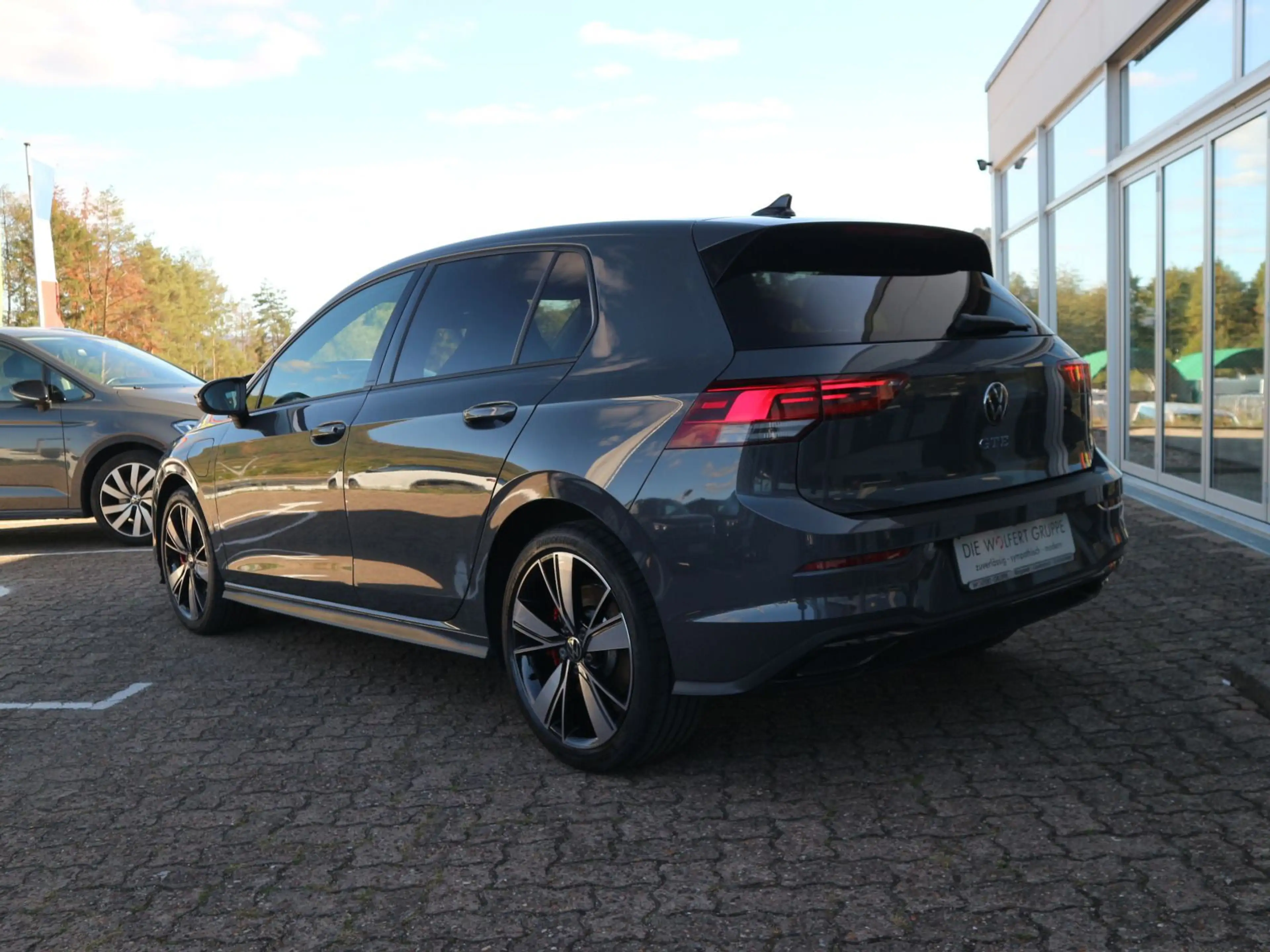 Volkswagen Golf GTE GTE 1.4 eHybrid DSG PANO ACC RFK BLACK — photo 4