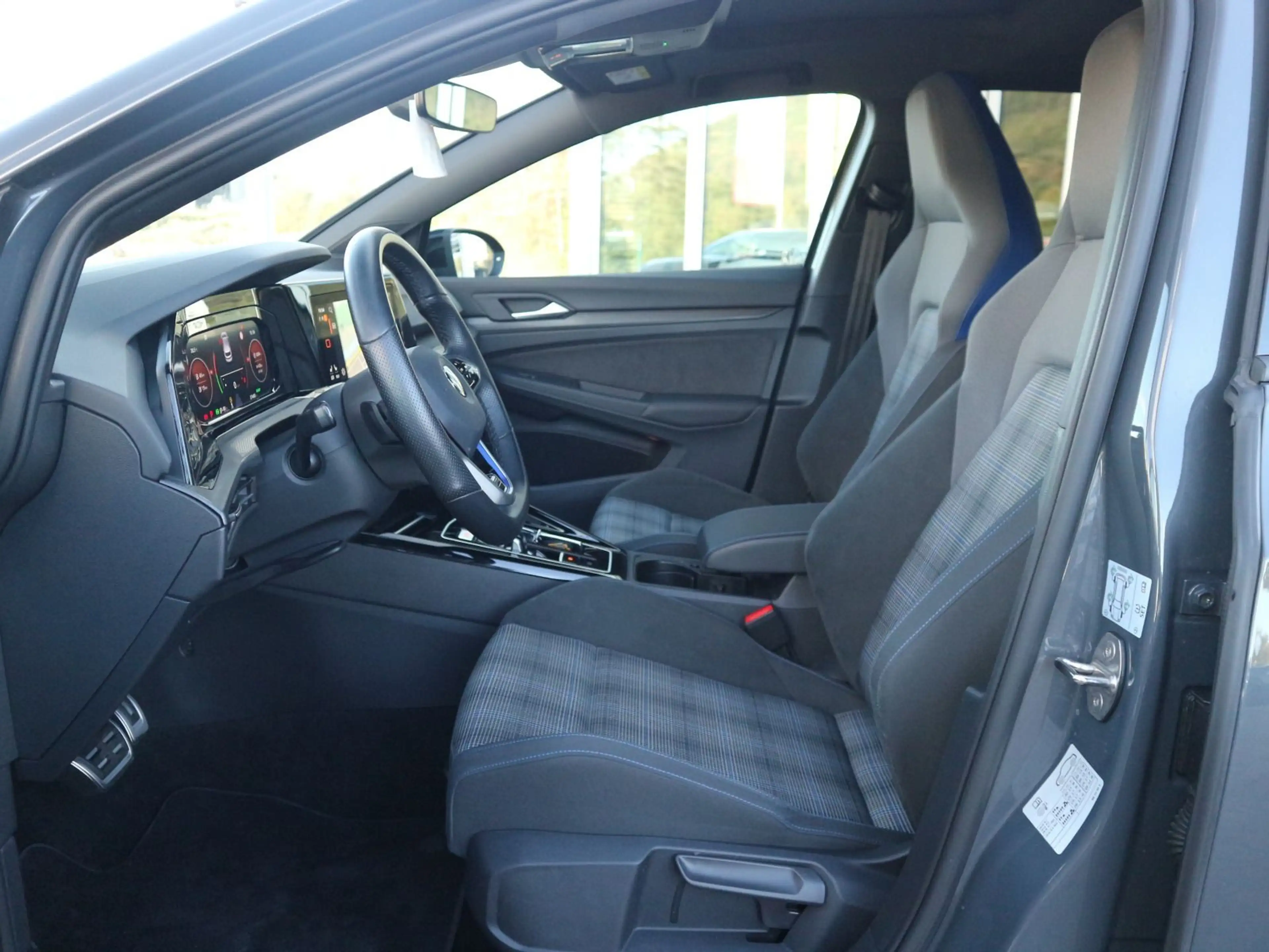 Volkswagen Golf GTE GTE 1.4 eHybrid DSG PANO ACC RFK BLACK — photo 9