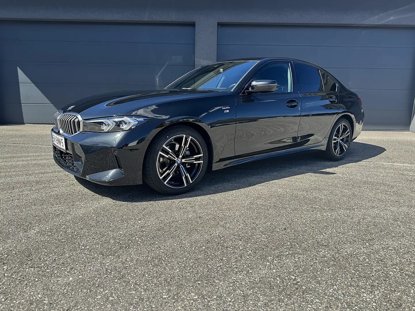 BMW 318 i MSport, el. AHK, ACC, HiFi, Metall, Lenk-Hzg Schwarz - 2