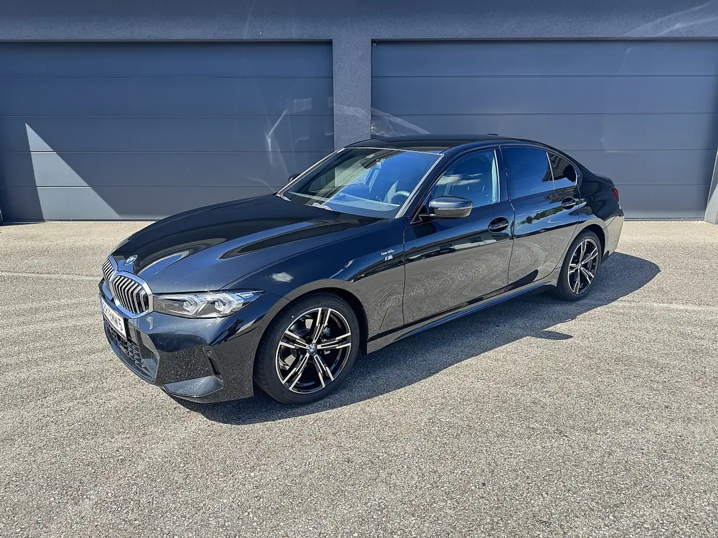 BMW 318 i MSport, el. AHK, ACC, HiFi, Metall, Lenk-Hzg Schwarz - 1