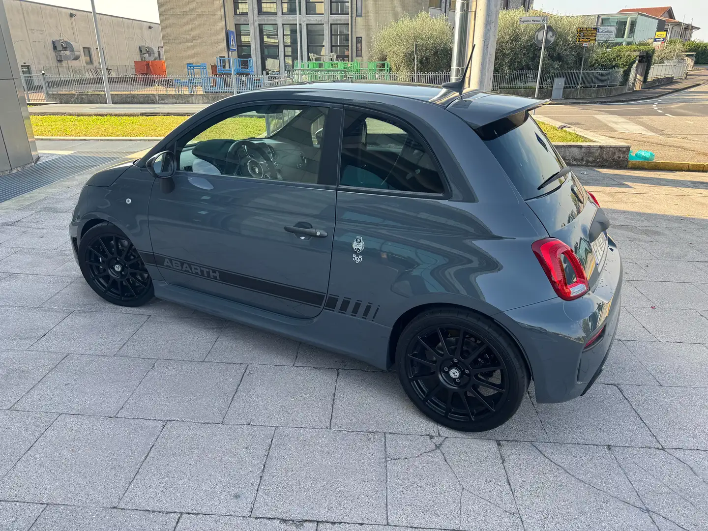 Abarth 595 595 1.4 t-jet esseesse 180cv auto - 1