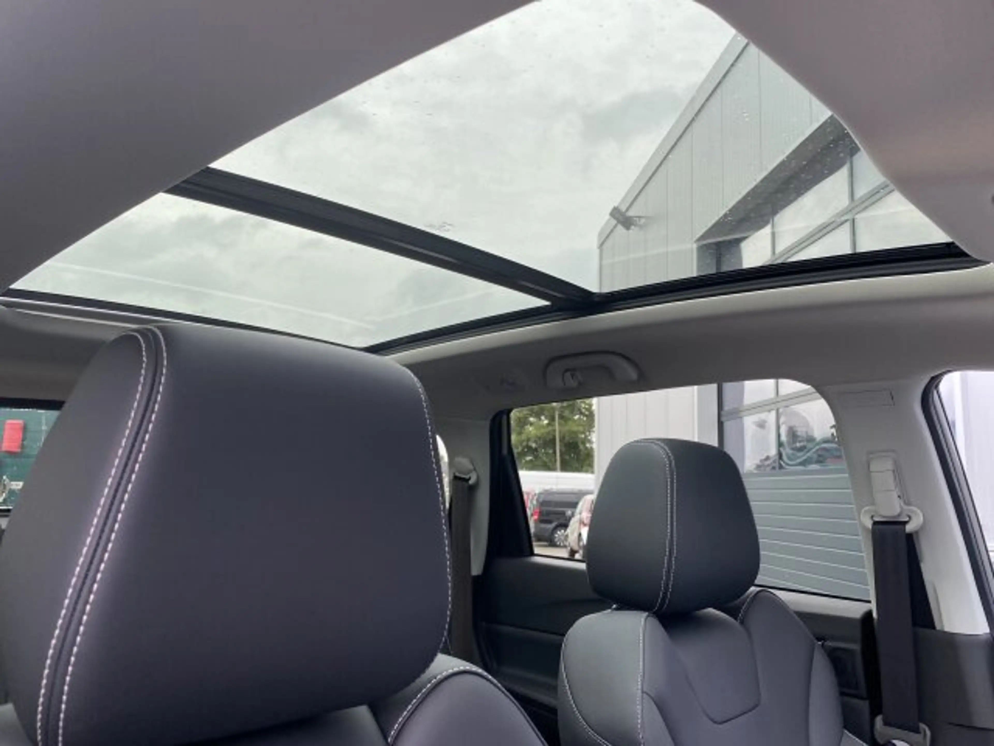 DFM Forthing 3 Forthing 3 Navi Panorama Kamera Ambiente Sitzh. — photo 17