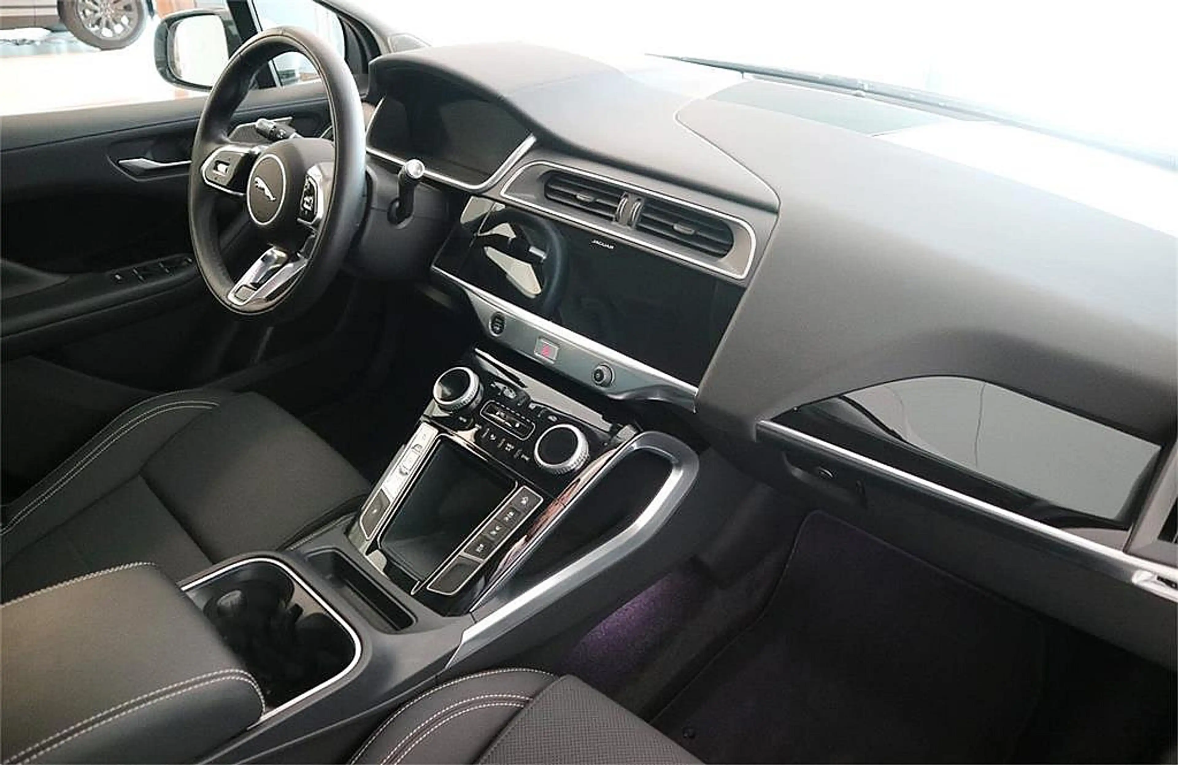 Jaguar I-Pace S EV400 AWD — photo 4