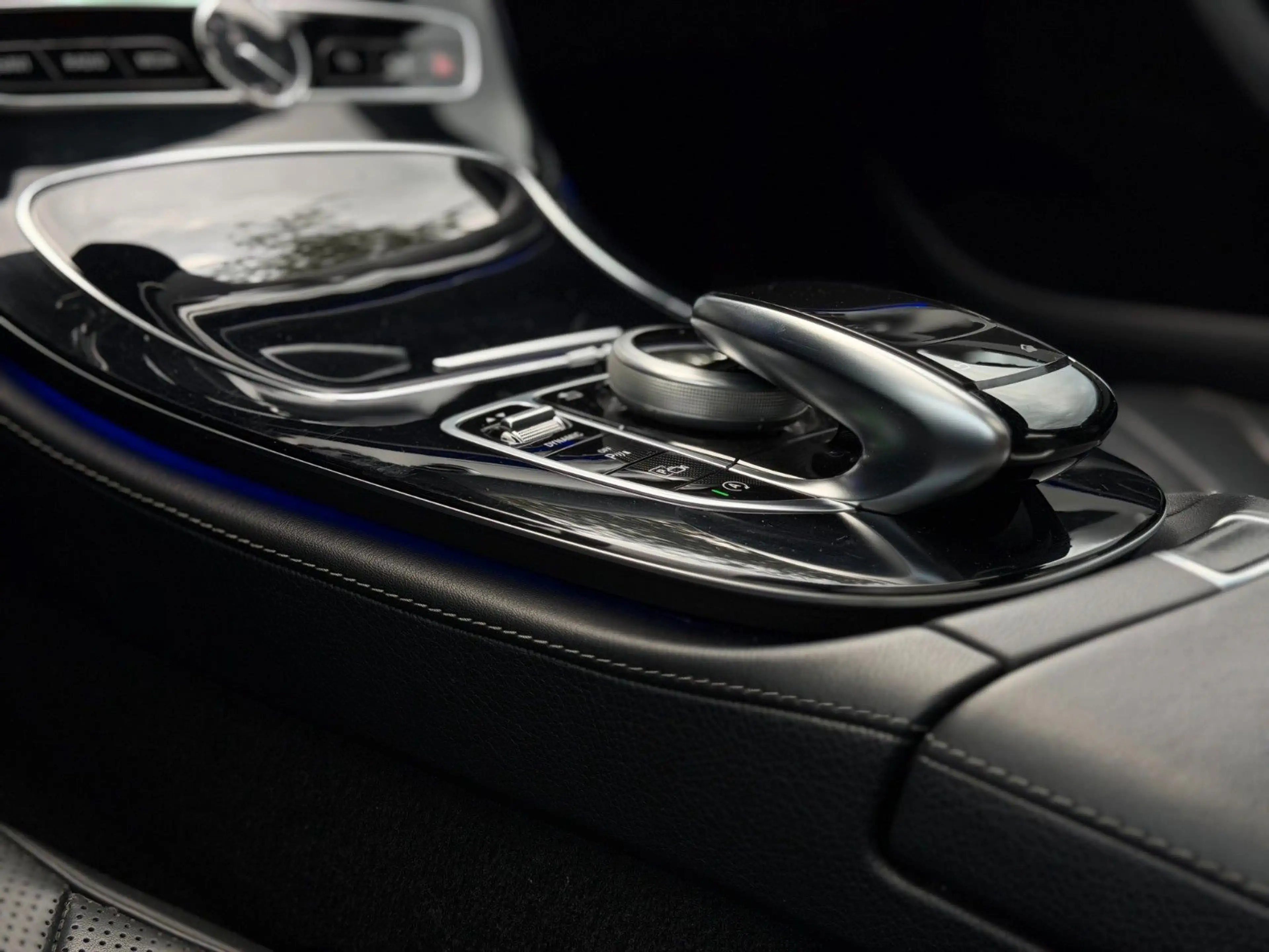 Mercedes-Benz CLS 400 d 4Matic AMG/NIGHT/PANO/MEMRY/DISTR/AMBI — photo 11