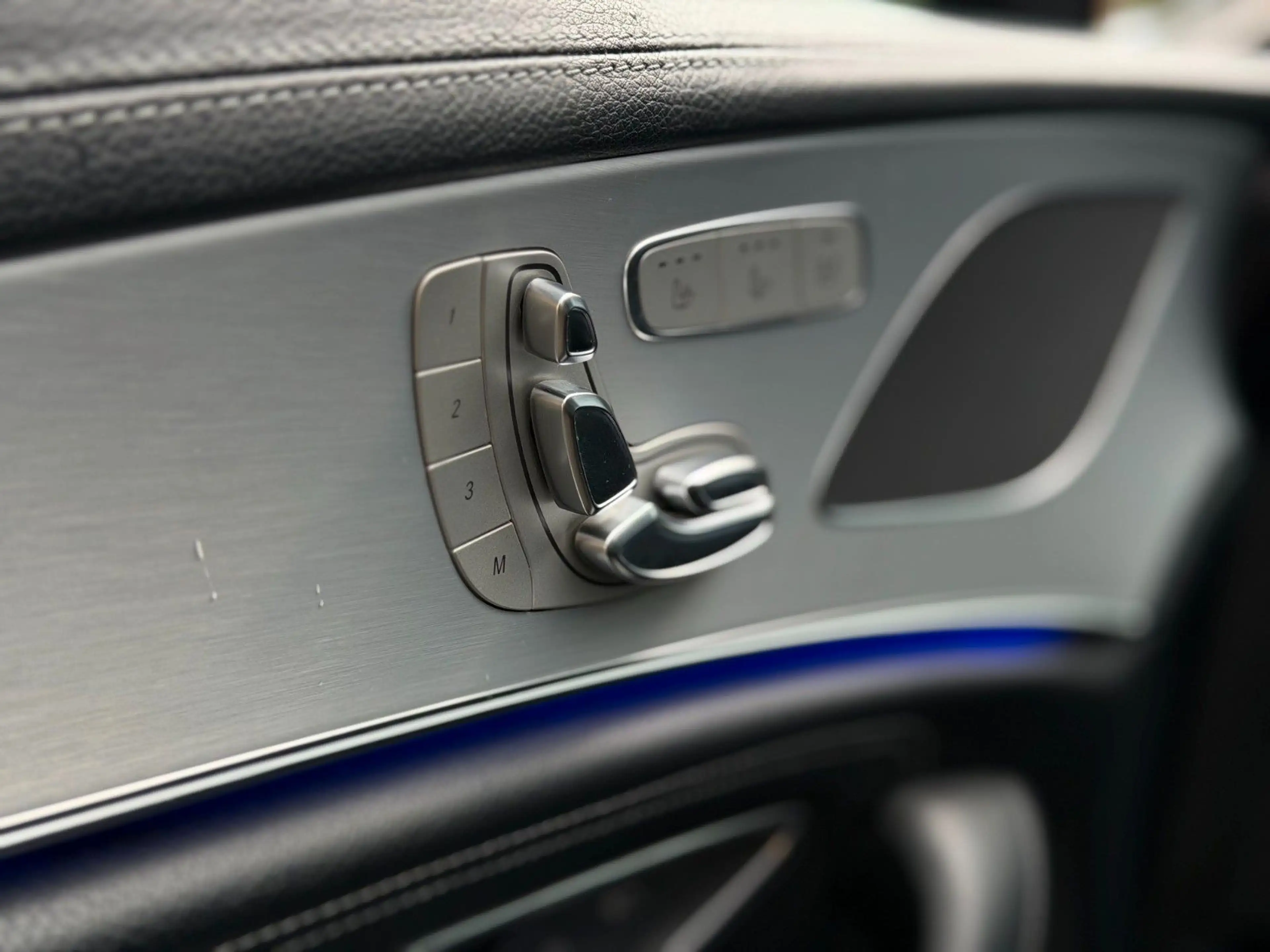 Mercedes-Benz CLS 400 d 4Matic AMG/NIGHT/PANO/MEMRY/DISTR/AMBI — photo 10