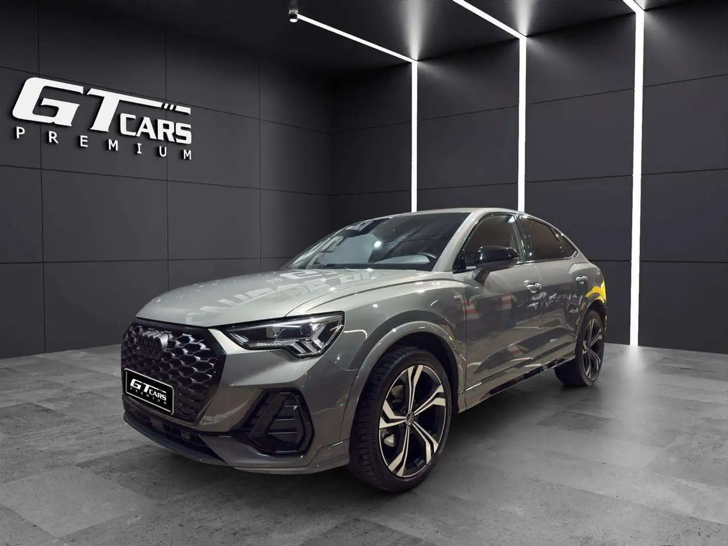 Audi Q3 Sportback 35 TDI Black line S tronic Gris - 1