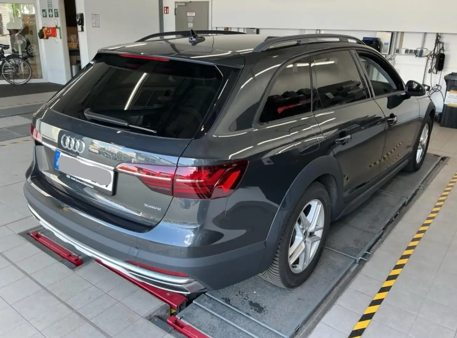 Audi A4 allroad TDI  S-TRONIC AHK V-COCK R-KAM A-LEDER Grau - 2