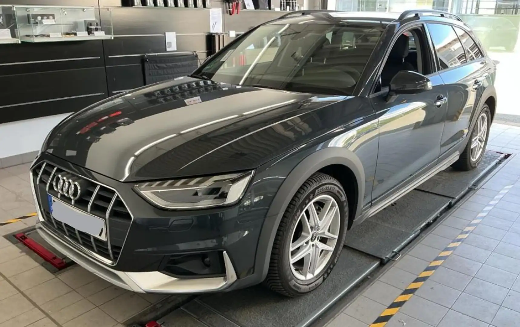 Audi A4 allroad TDI  S-TRONIC AHK V-COCK R-KAM A-LEDER Grau - 1