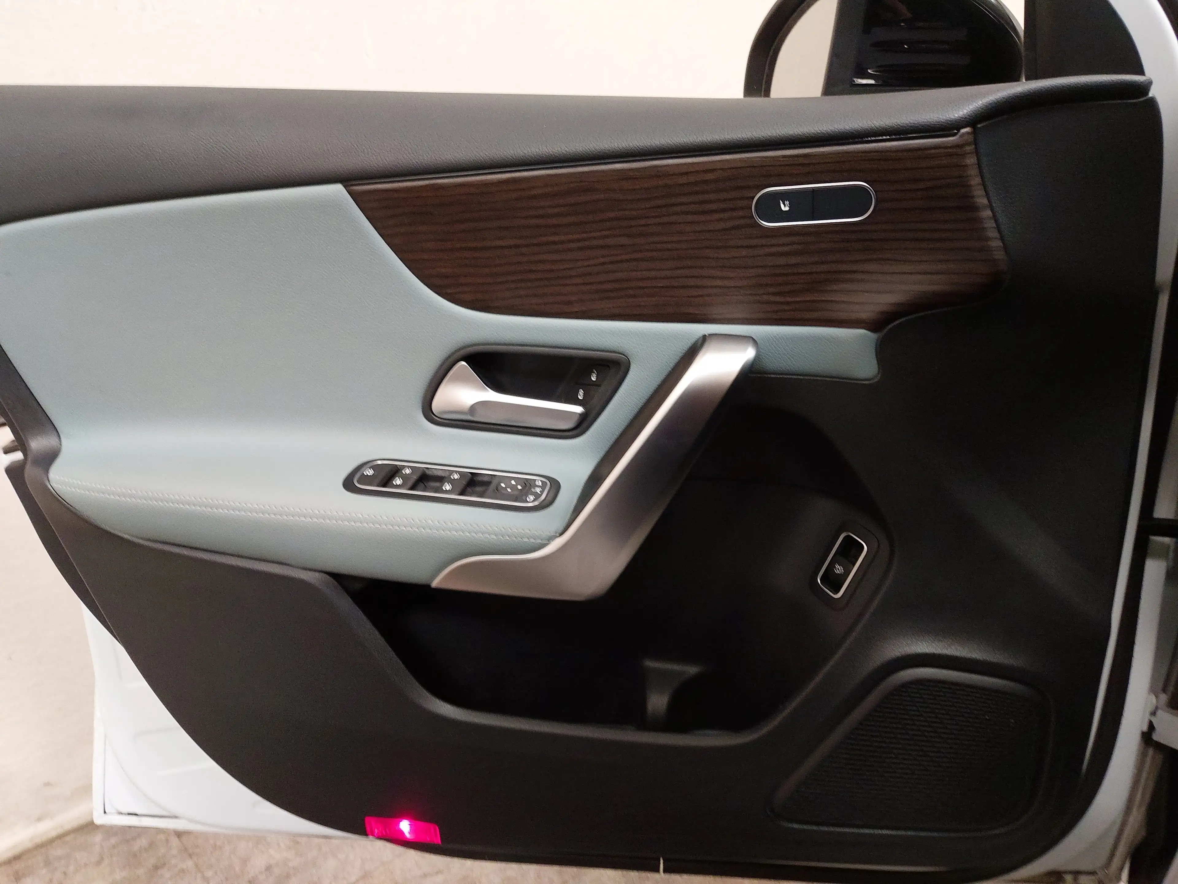 Mercedes-Benz A 220 A 220 NAVI SPORTSITZE RADIO TEMPO MFL PANO SHZ GSD VC LED LEDER RFK — photo 5