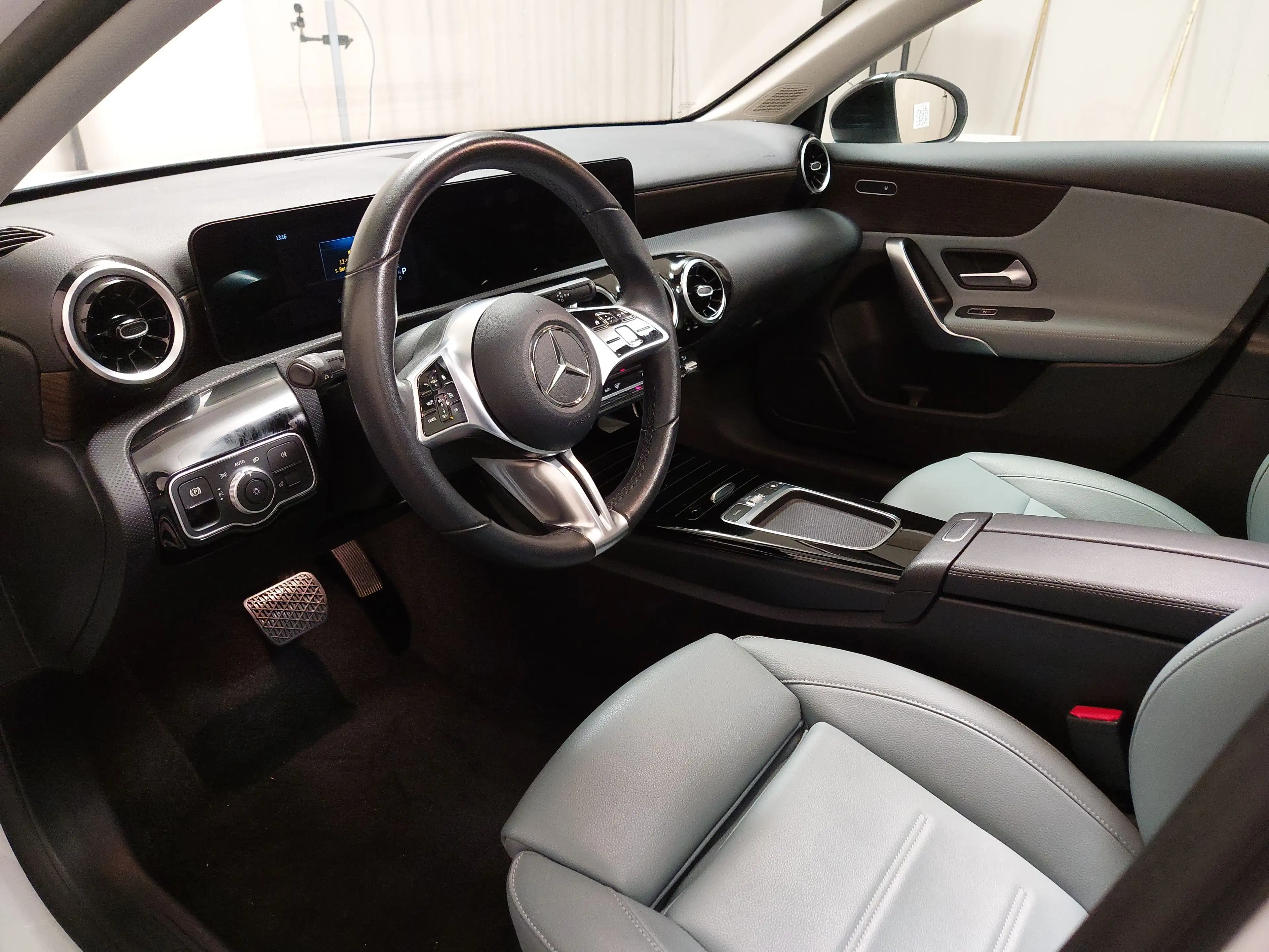 Mercedes-Benz A 220 A 220 NAVI SPORTSITZE RADIO TEMPO MFL PANO SHZ GSD VC LED LEDER RFK — photo 6