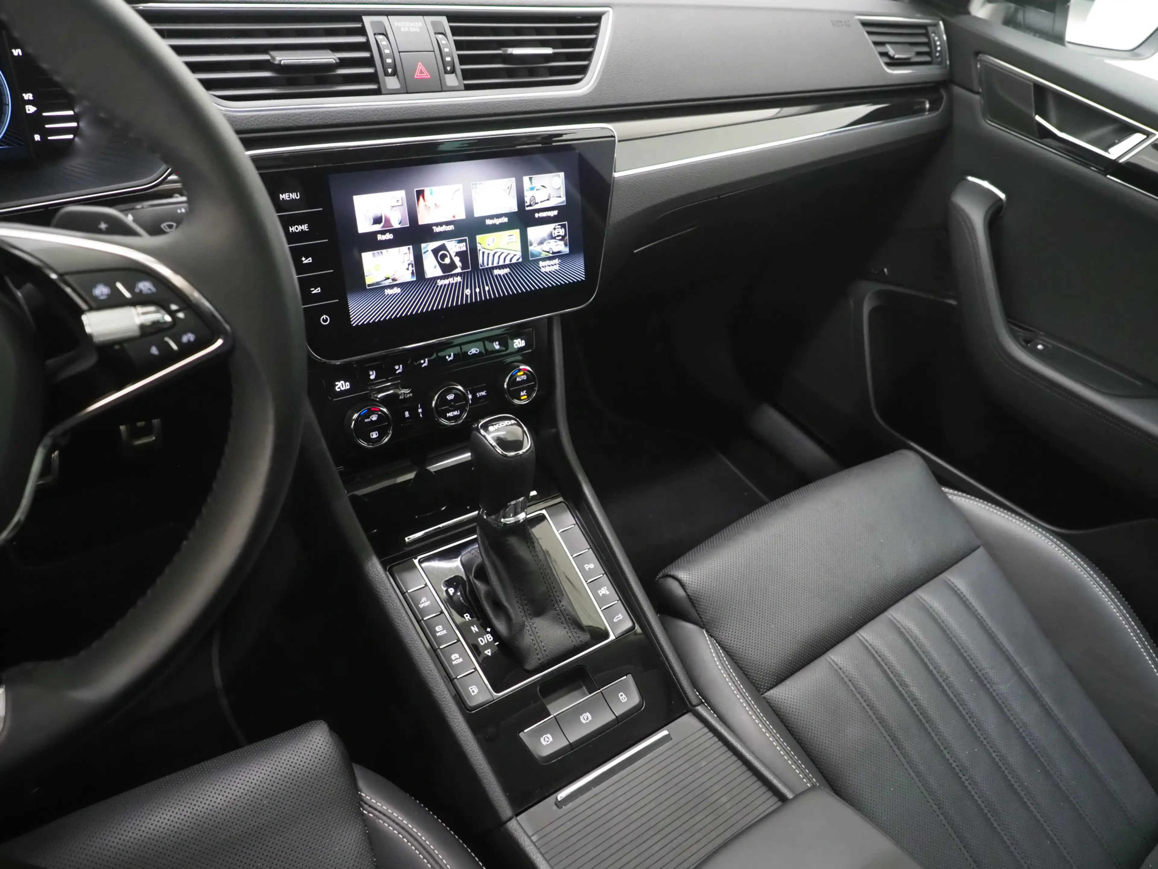 Skoda Superb Combi 1.4 TSI iV Laurin & Klement | Panoramadak | — photo 38