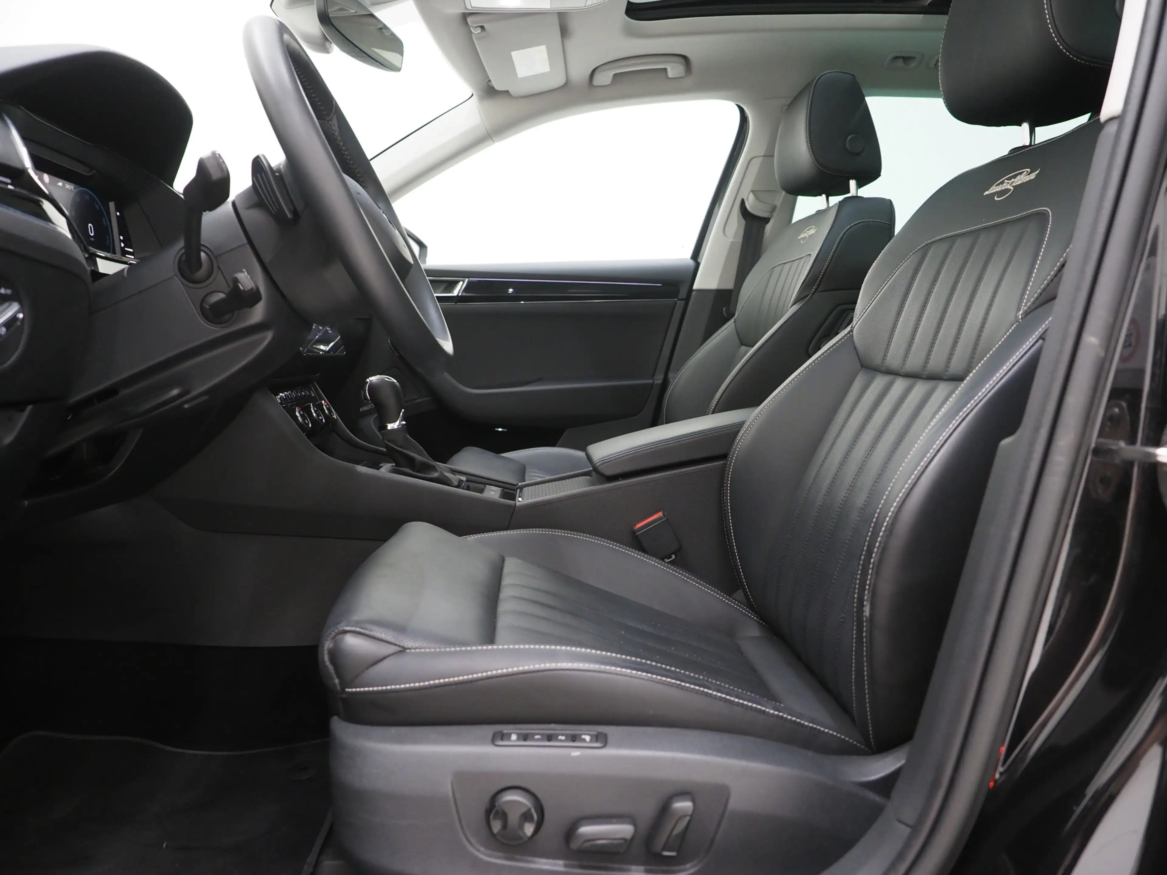 Skoda Superb Combi 1.4 TSI iV Laurin & Klement | Panoramadak | — photo 17