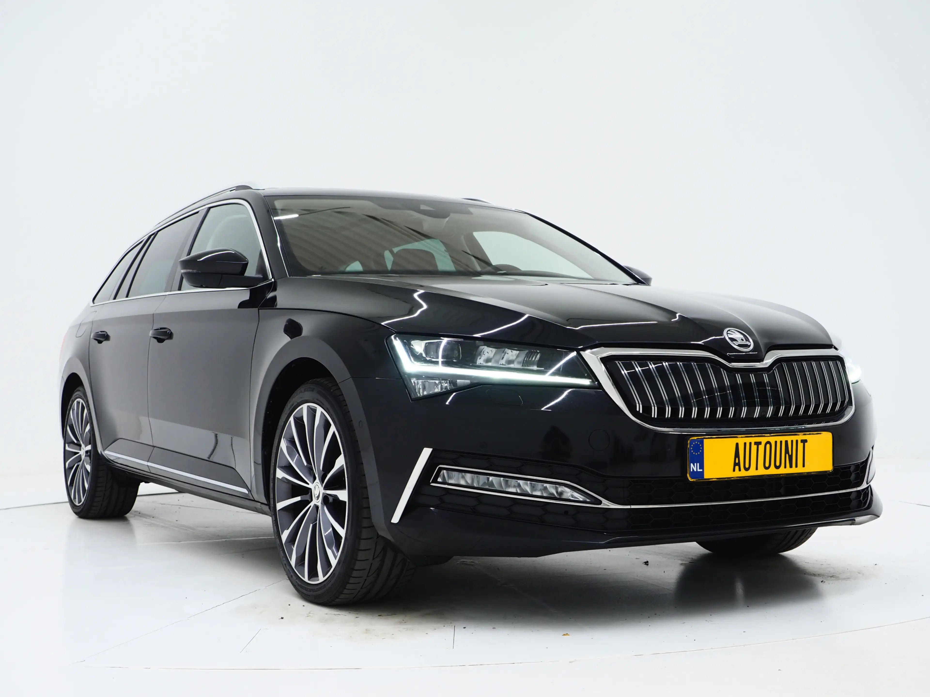Skoda Superb Combi 1.4 TSI iV Laurin & Klement | Panoramadak | — photo 11