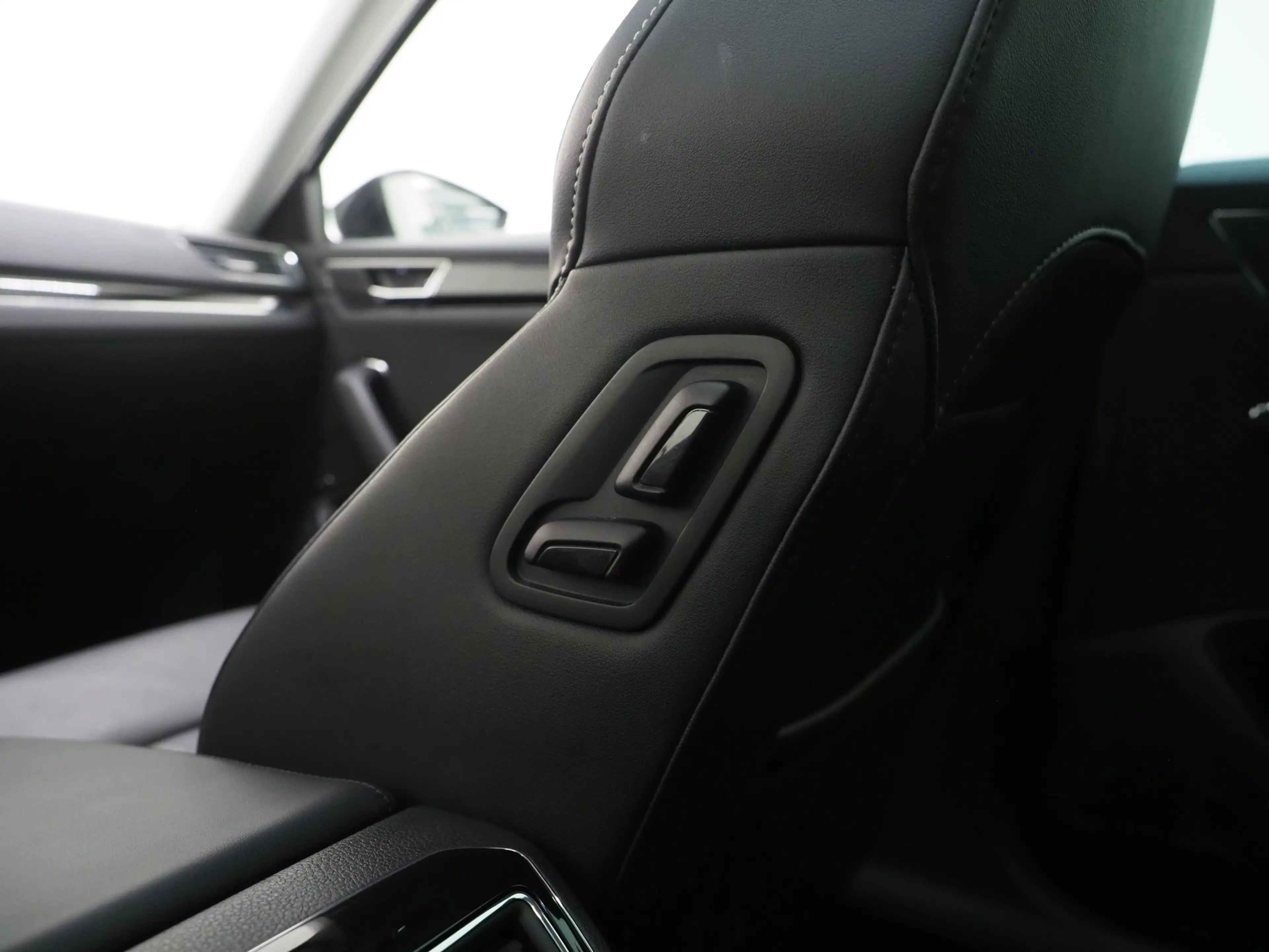 Skoda Superb Combi 1.4 TSI iV Laurin & Klement | Panoramadak | — photo 39
