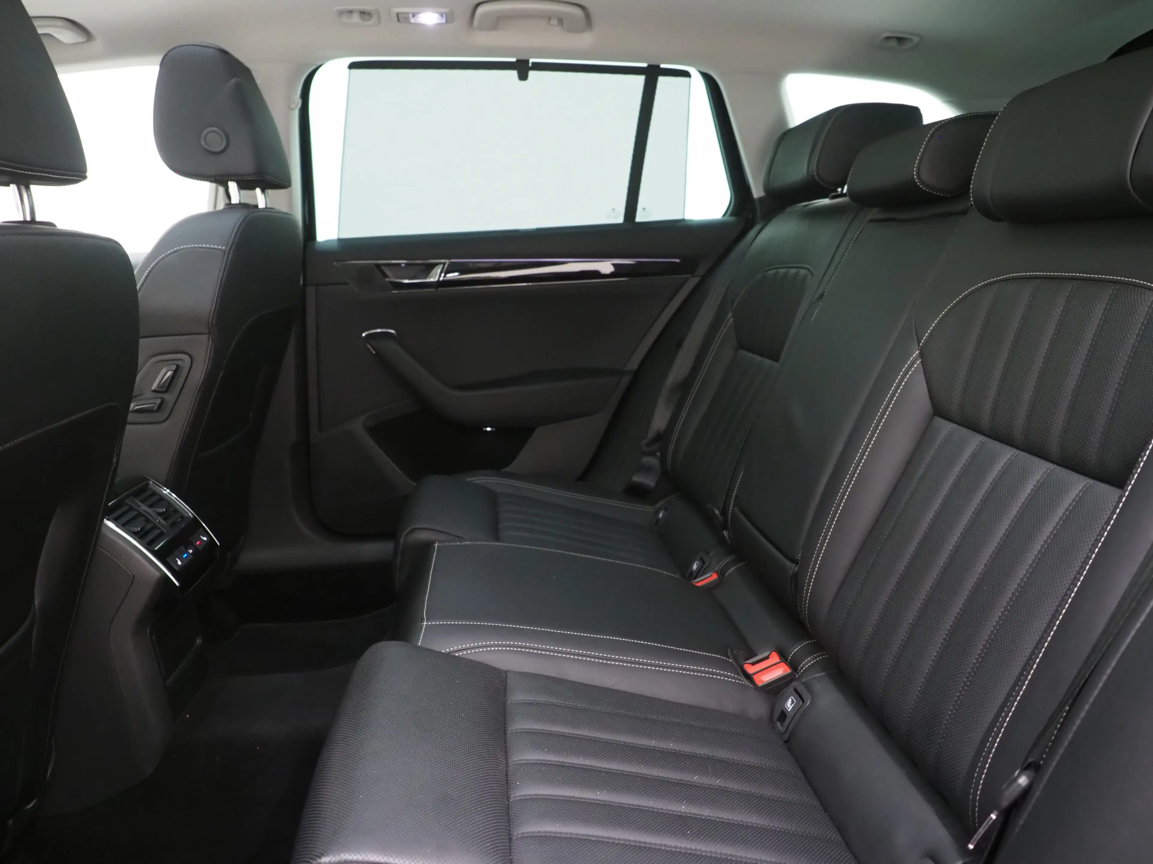 Skoda Superb Combi 1.4 TSI iV Laurin & Klement | Panoramadak | — photo 42