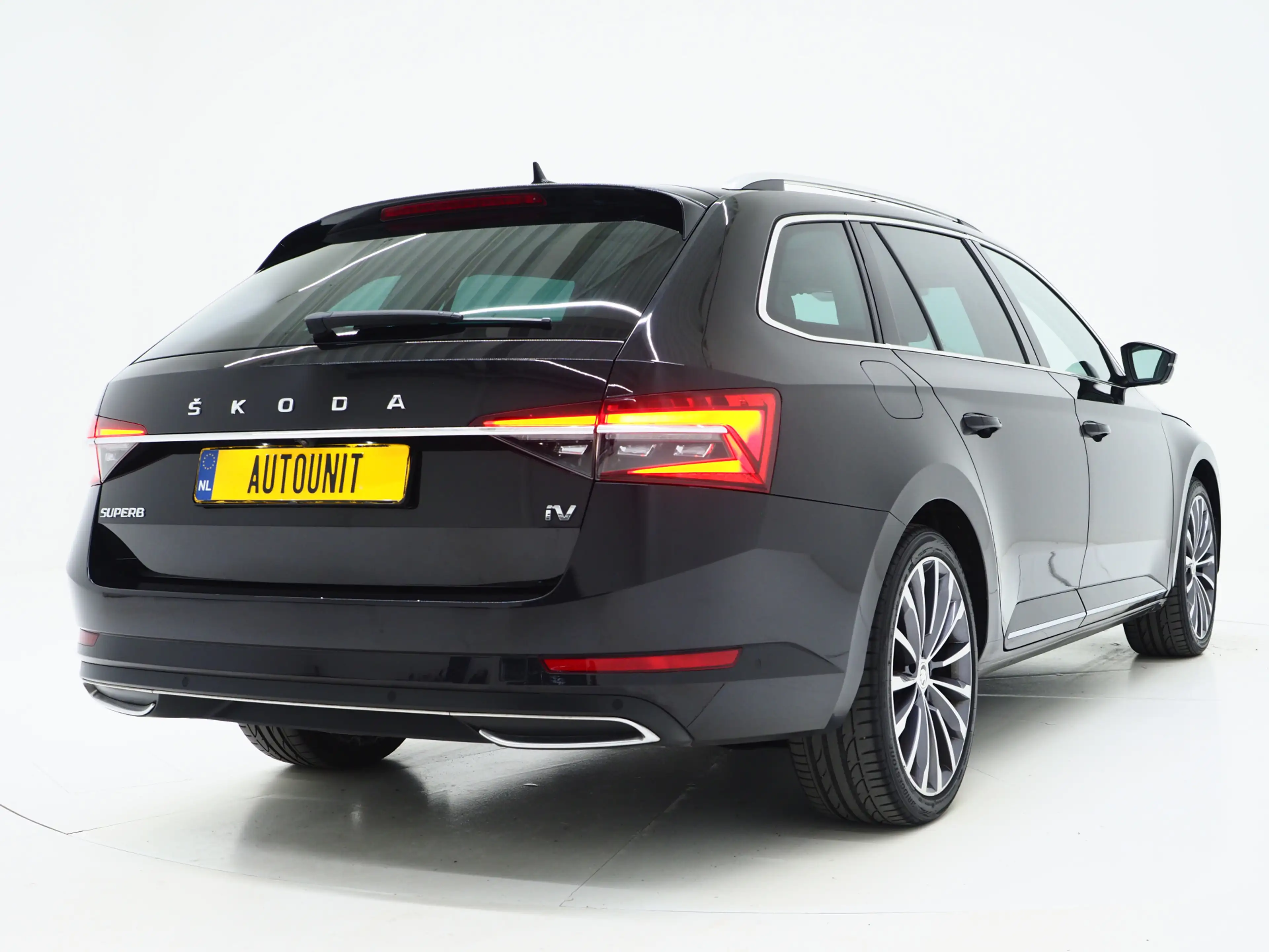 Skoda Superb Combi 1.4 TSI iV Laurin & Klement | Panoramadak | — photo 9