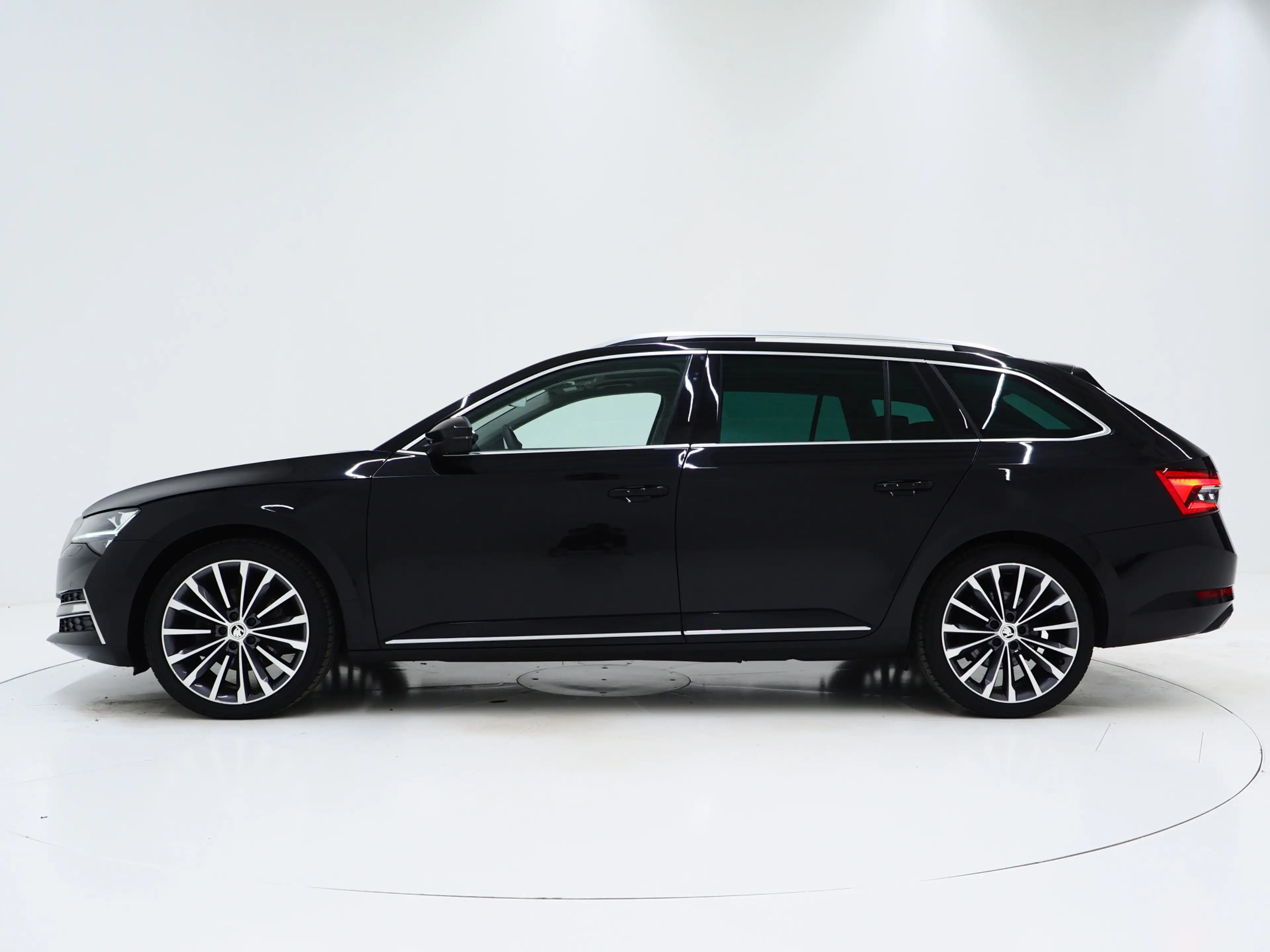 Skoda Superb Combi 1.4 TSI iV Laurin & Klement | Panoramadak | — photo 2