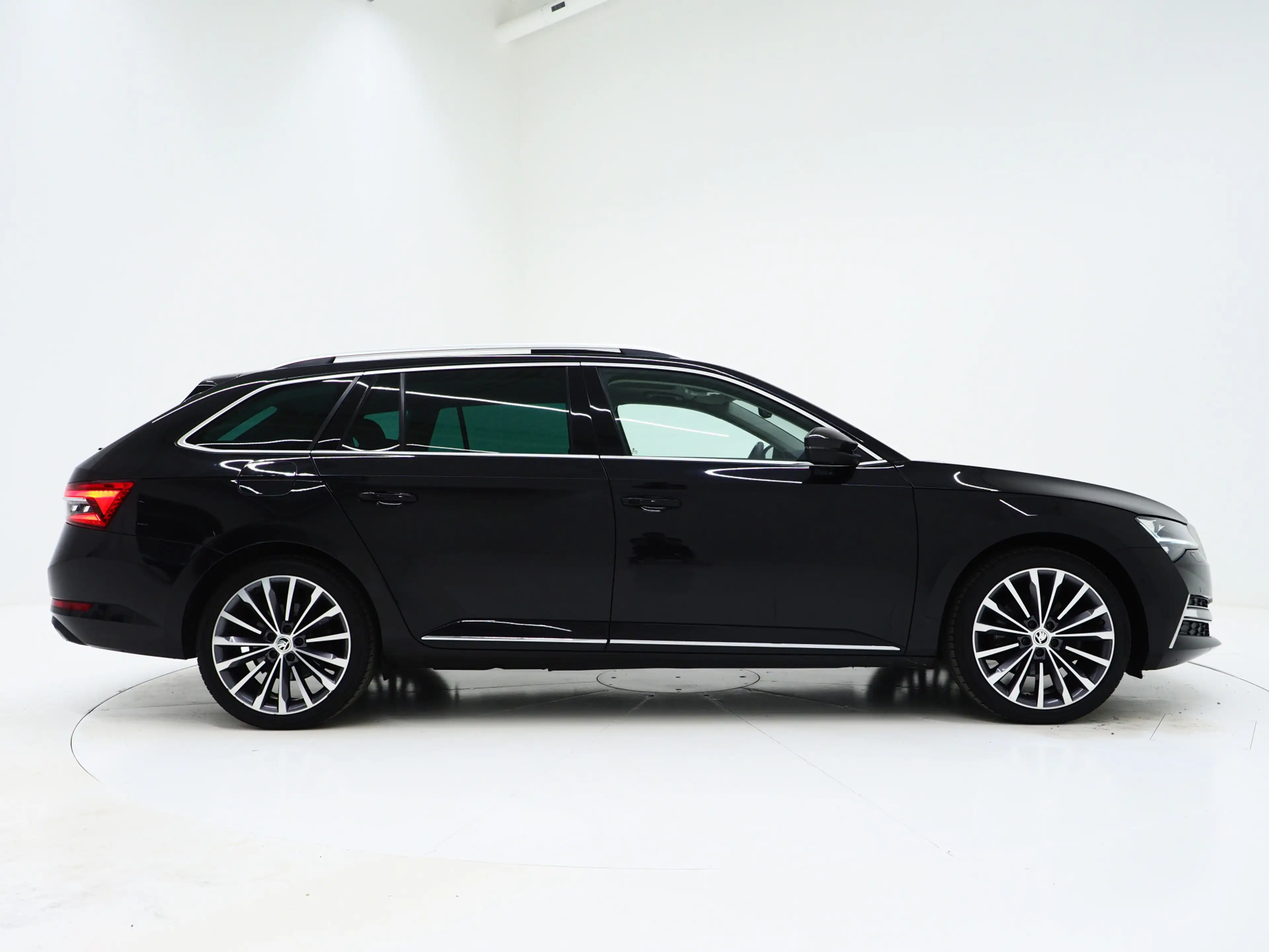 Skoda Superb Combi 1.4 TSI iV Laurin & Klement | Panoramadak | — photo 10