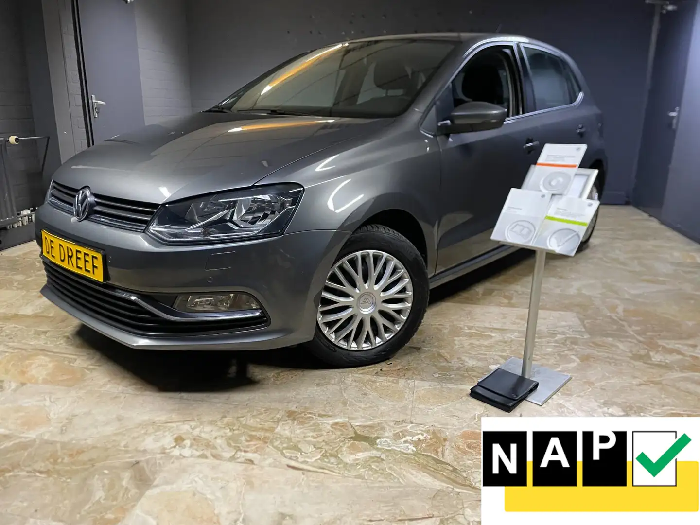 Volkswagen Polo 1.2 TSI Comfortline Grijs - 1