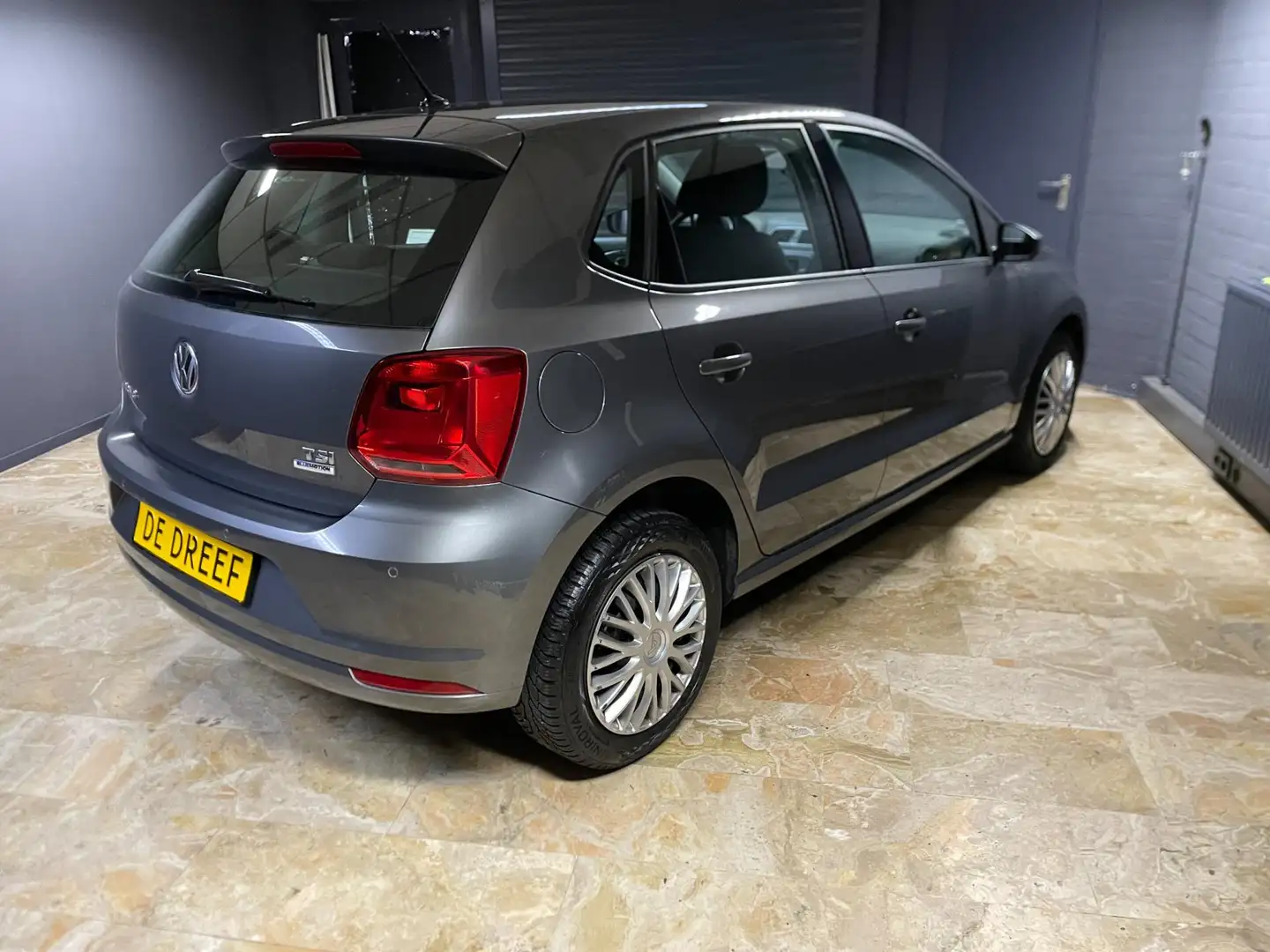 Volkswagen Polo 1.2 TSI Comfortline Grijs - 2