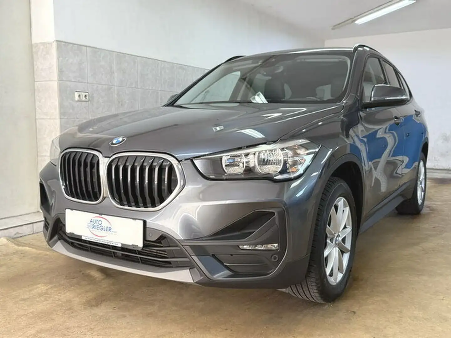 BMW X1 Drive18d Advantage ''Navi-Leder-Sitzheizung-AHK'' Grau - 1