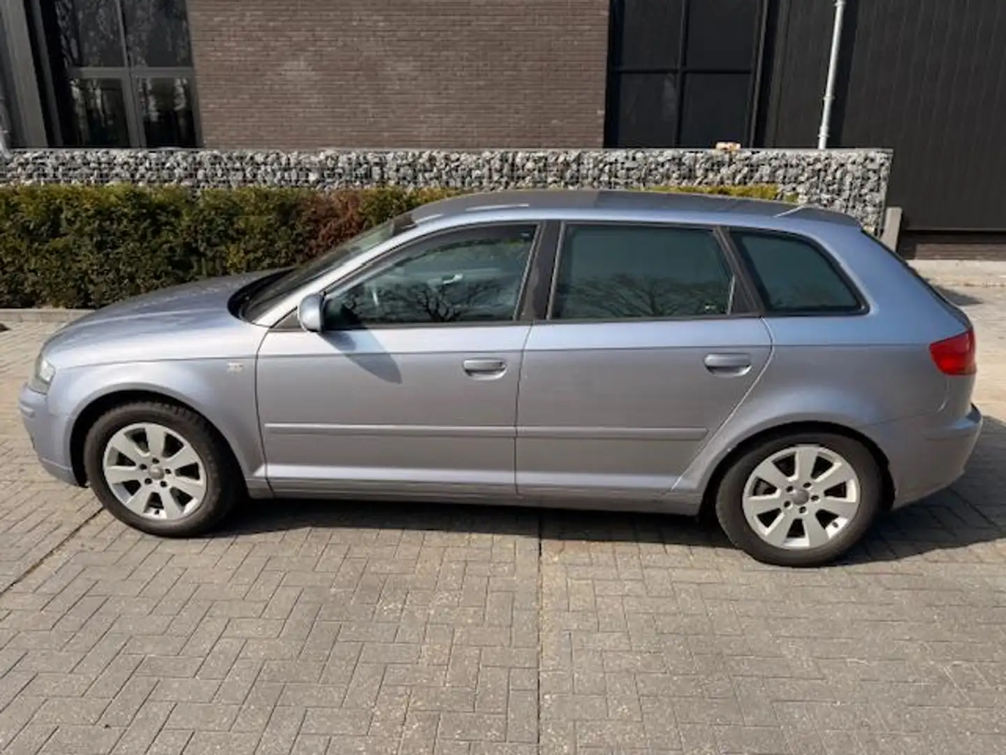 Audi A3 Sportback 1.6 FSI Attraction | SPORT VLG.| AIRCO| Grau - 2
