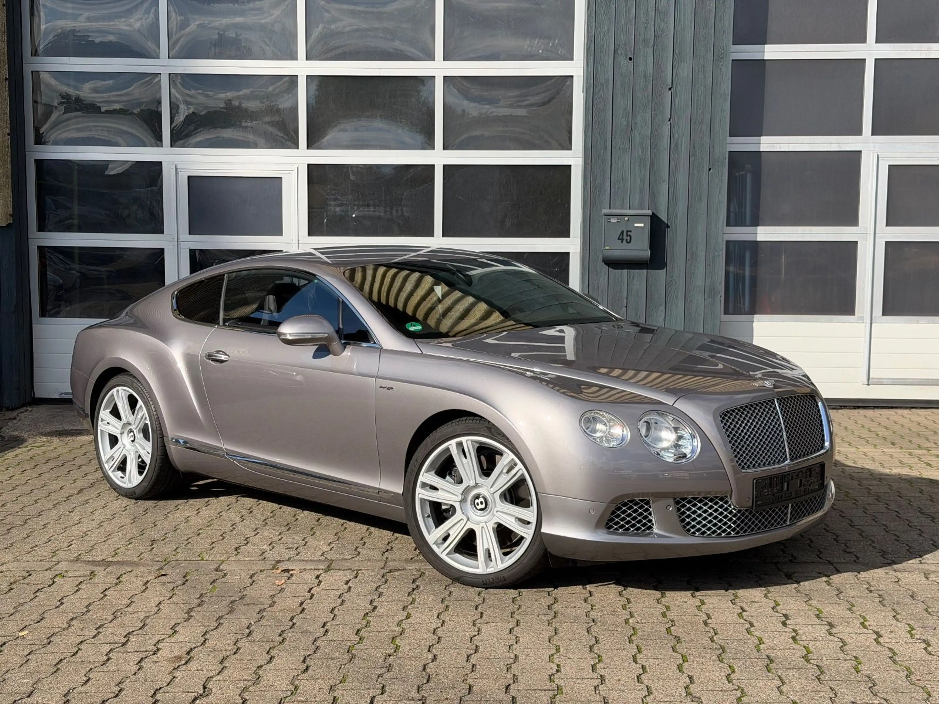 Bentley Continental GT /W12 — photo 2
