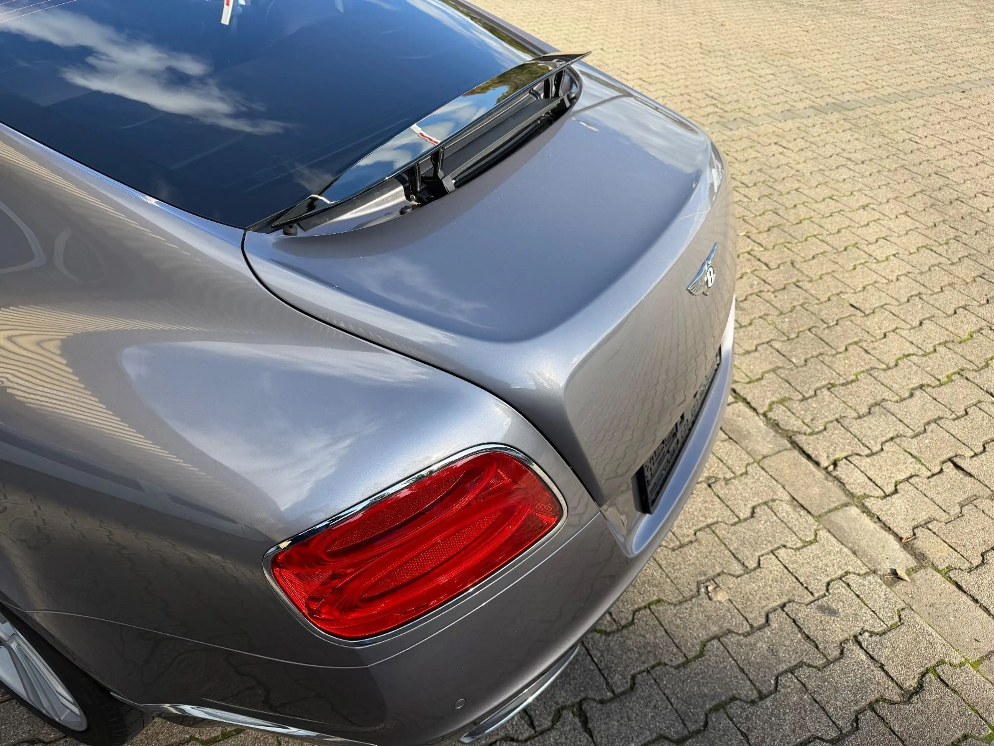 Bentley Continental GT /W12 — photo 8