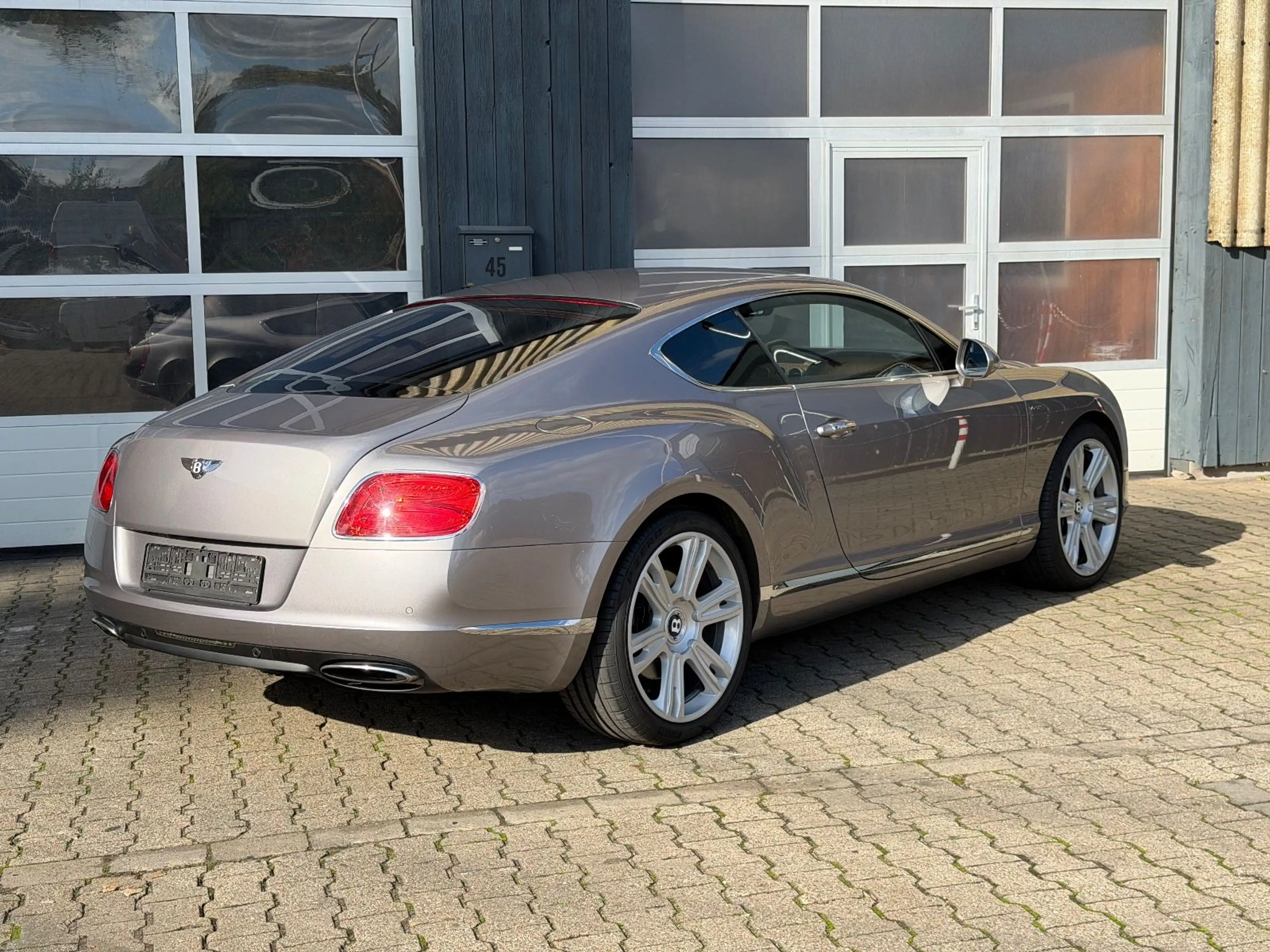 Bentley Continental GT /W12 — photo 3