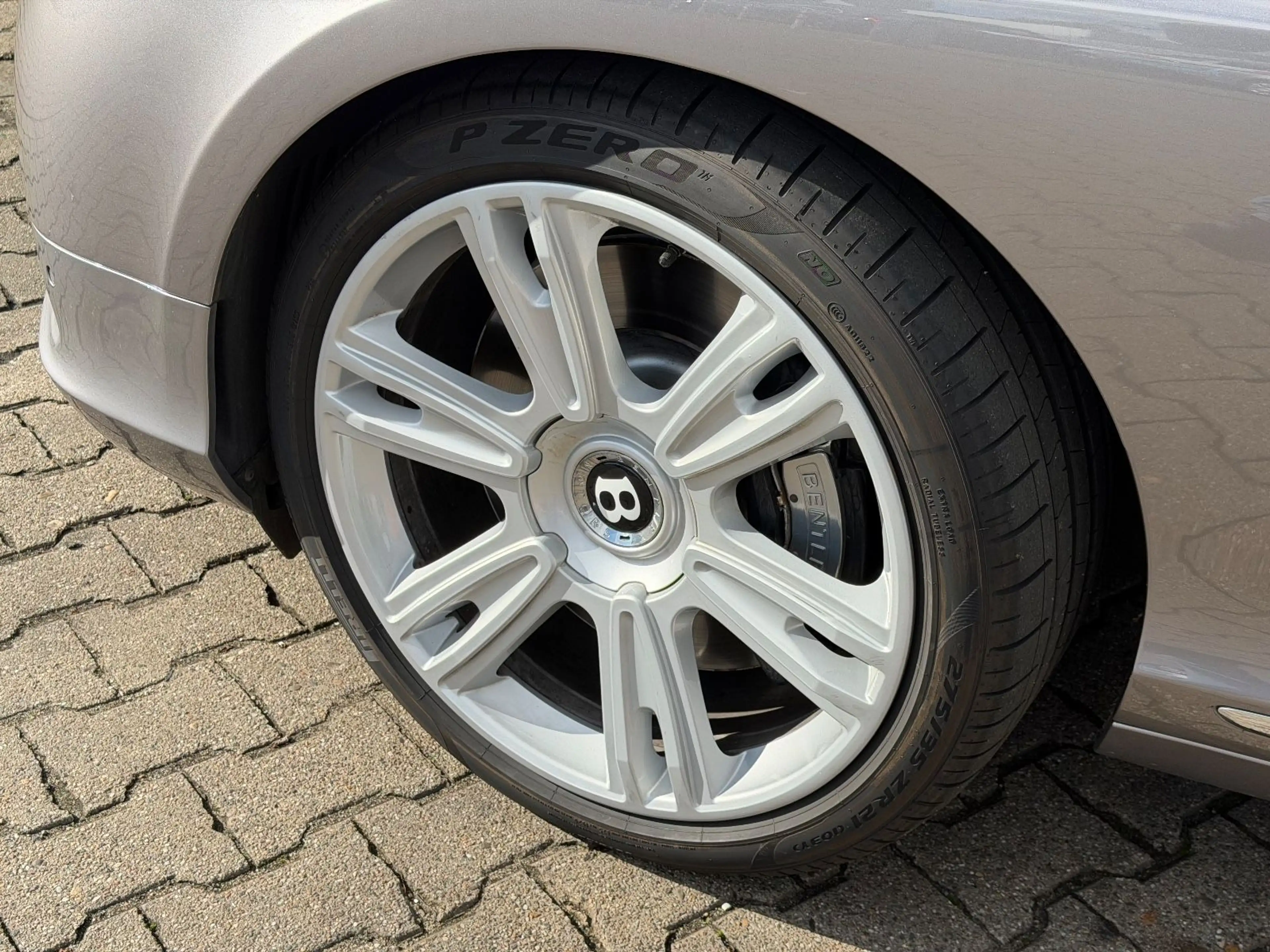 Bentley Continental GT /W12 — photo 5