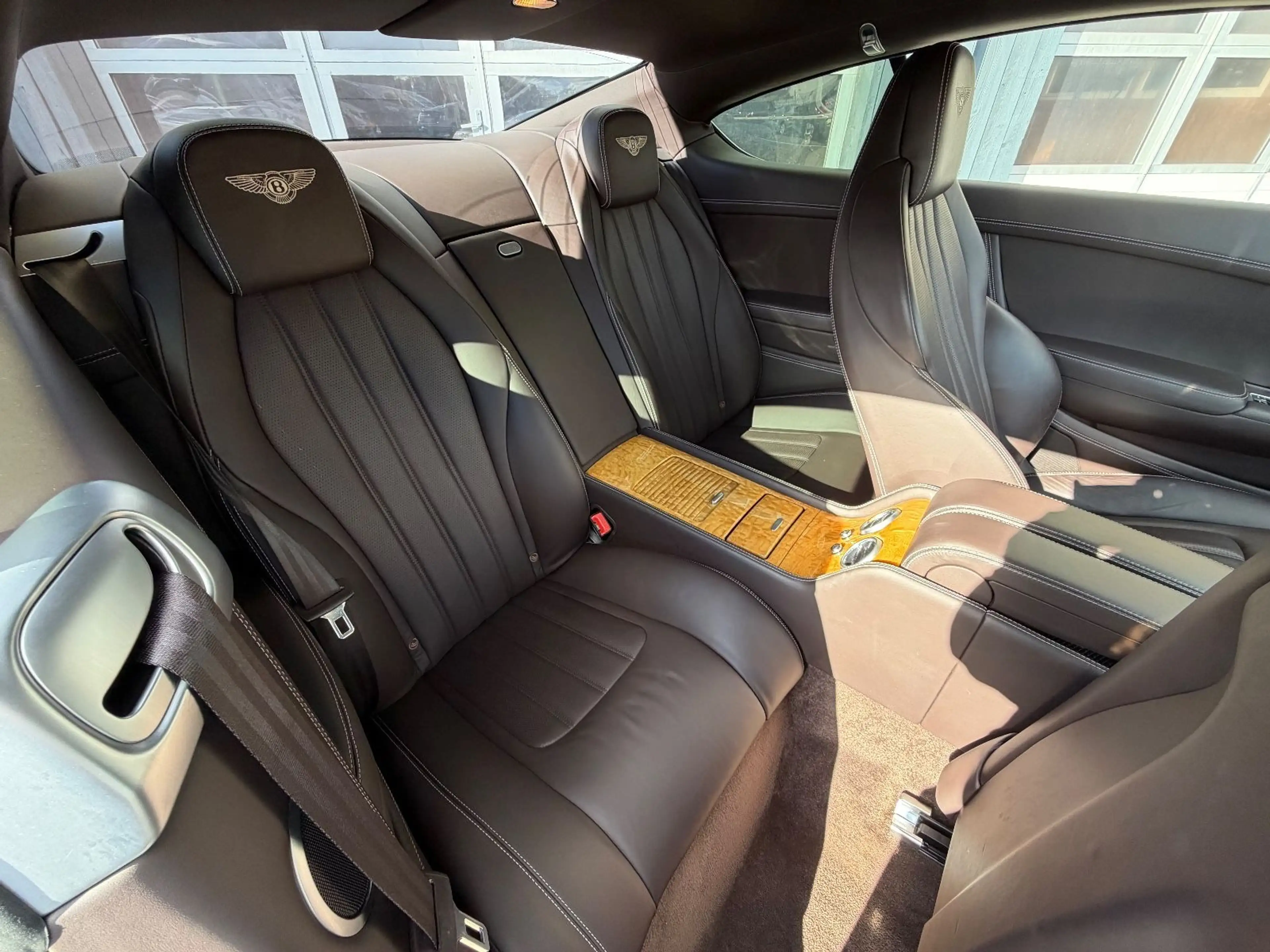 Bentley Continental GT /W12 — photo 11
