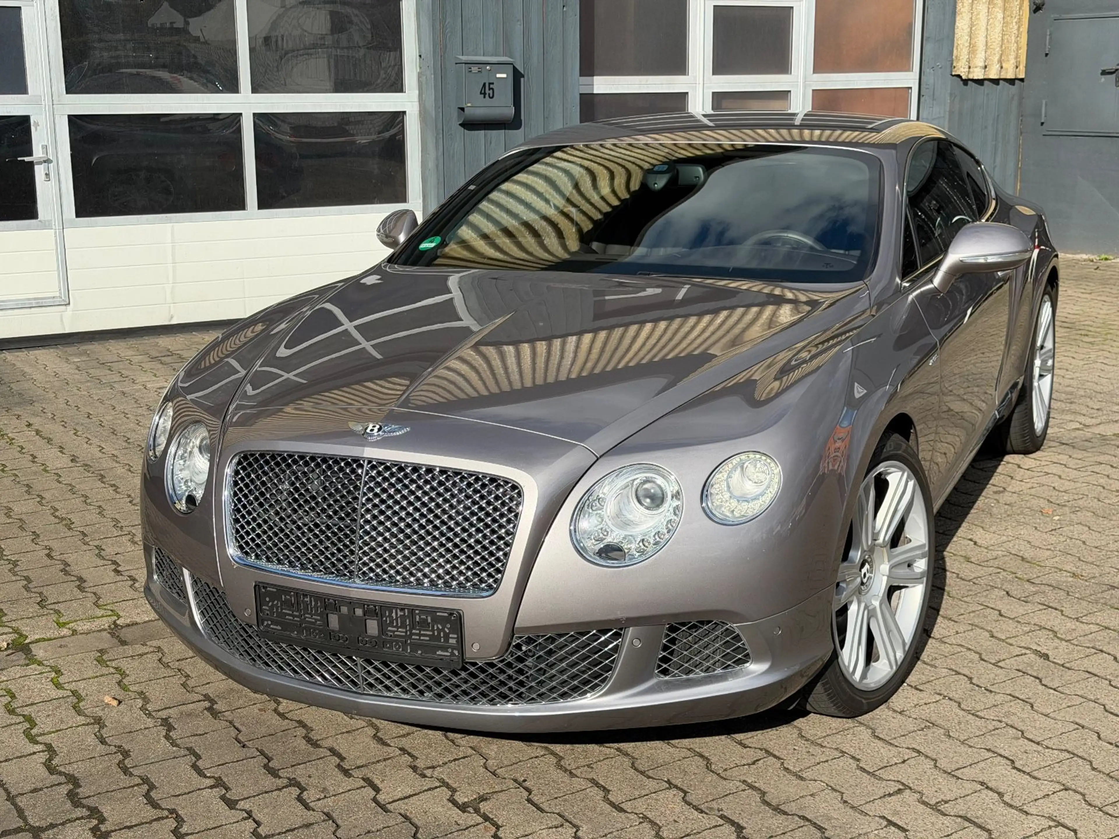 Bentley Continental GT /W12 — photo 4