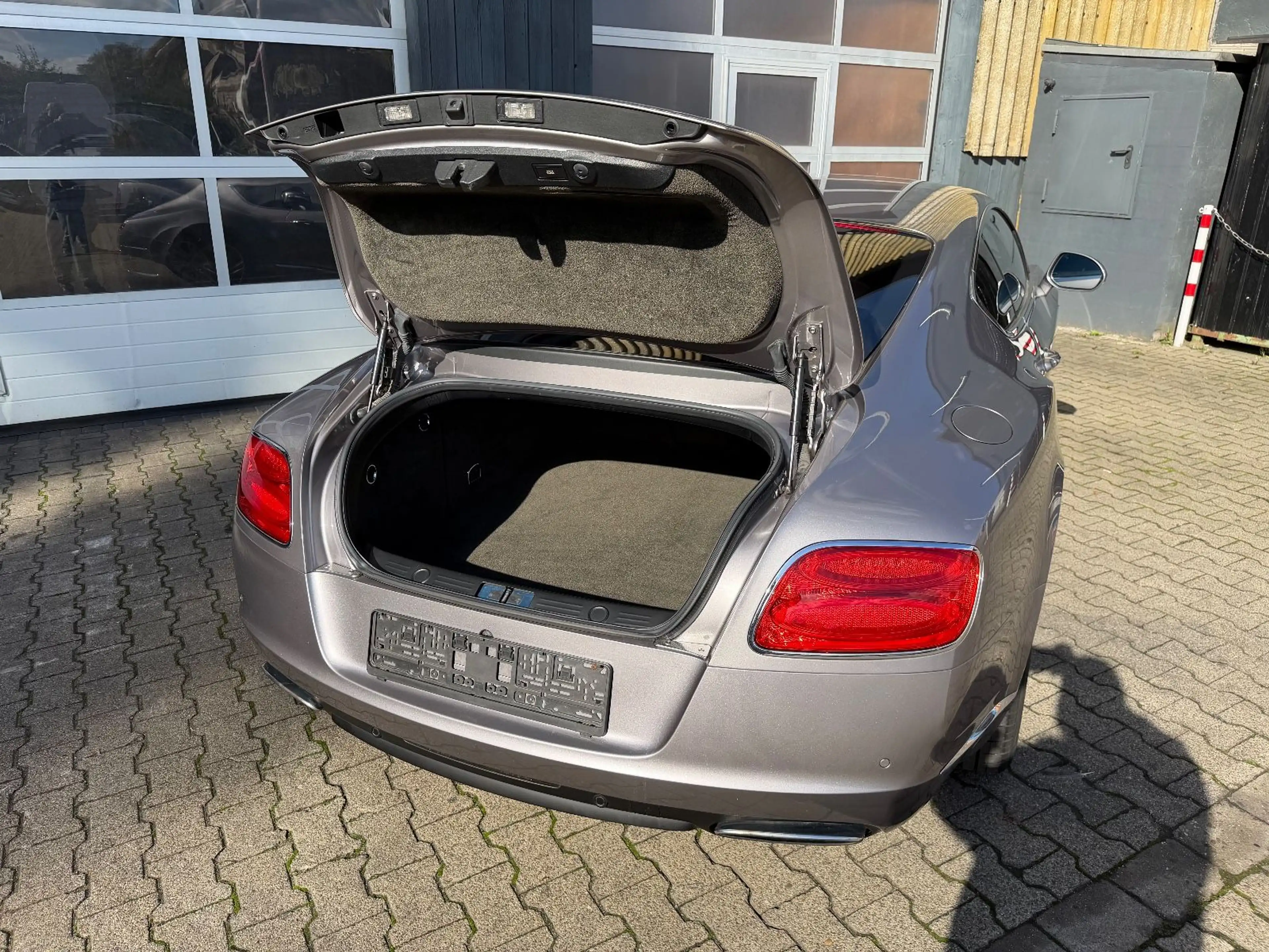 Bentley Continental GT /W12 — photo 7