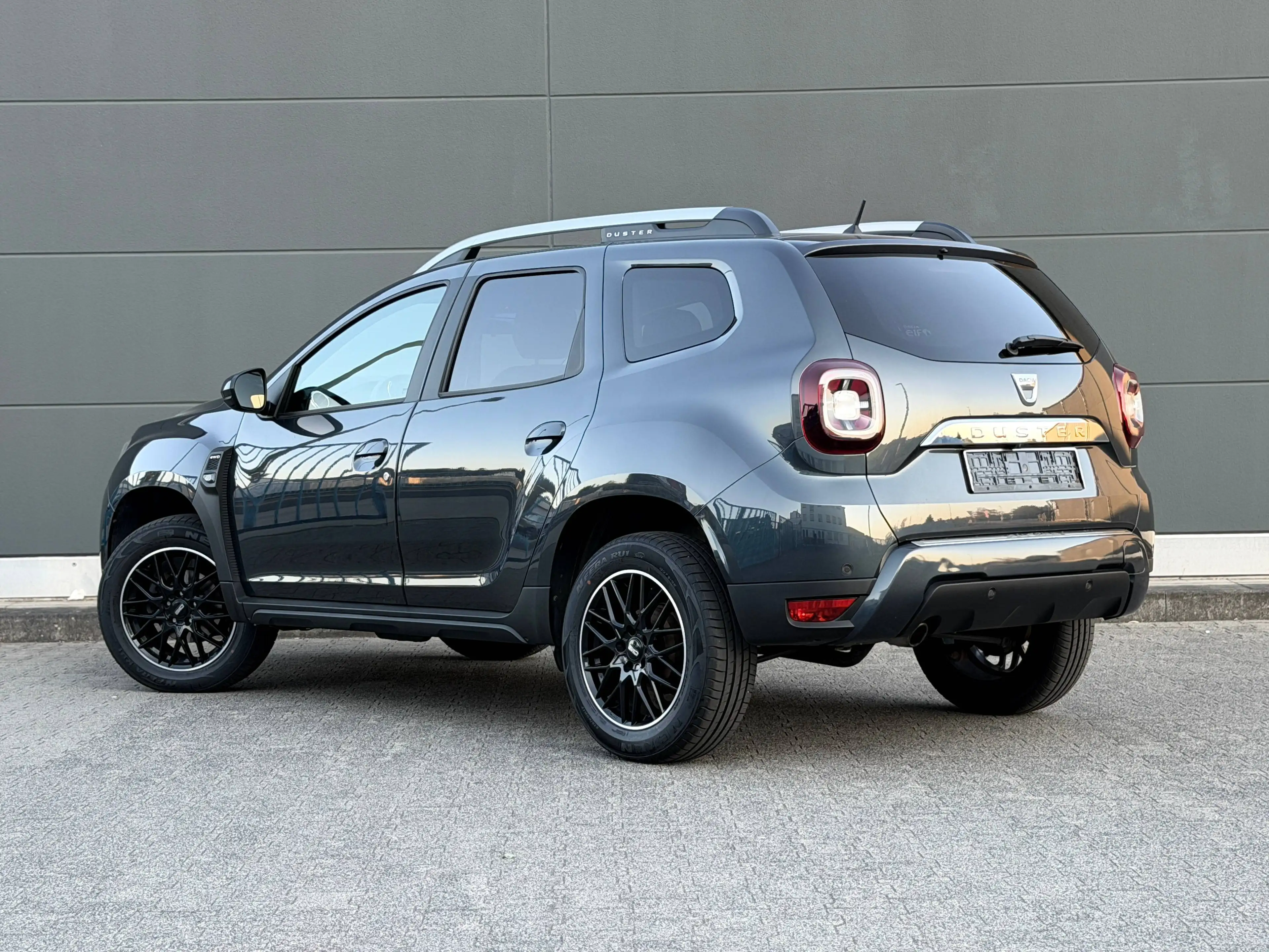 Dacia Duster Prestige 4WD Allrad 1. Hand Unfallfrei Leder Rkam Sitzheizung — photo 4