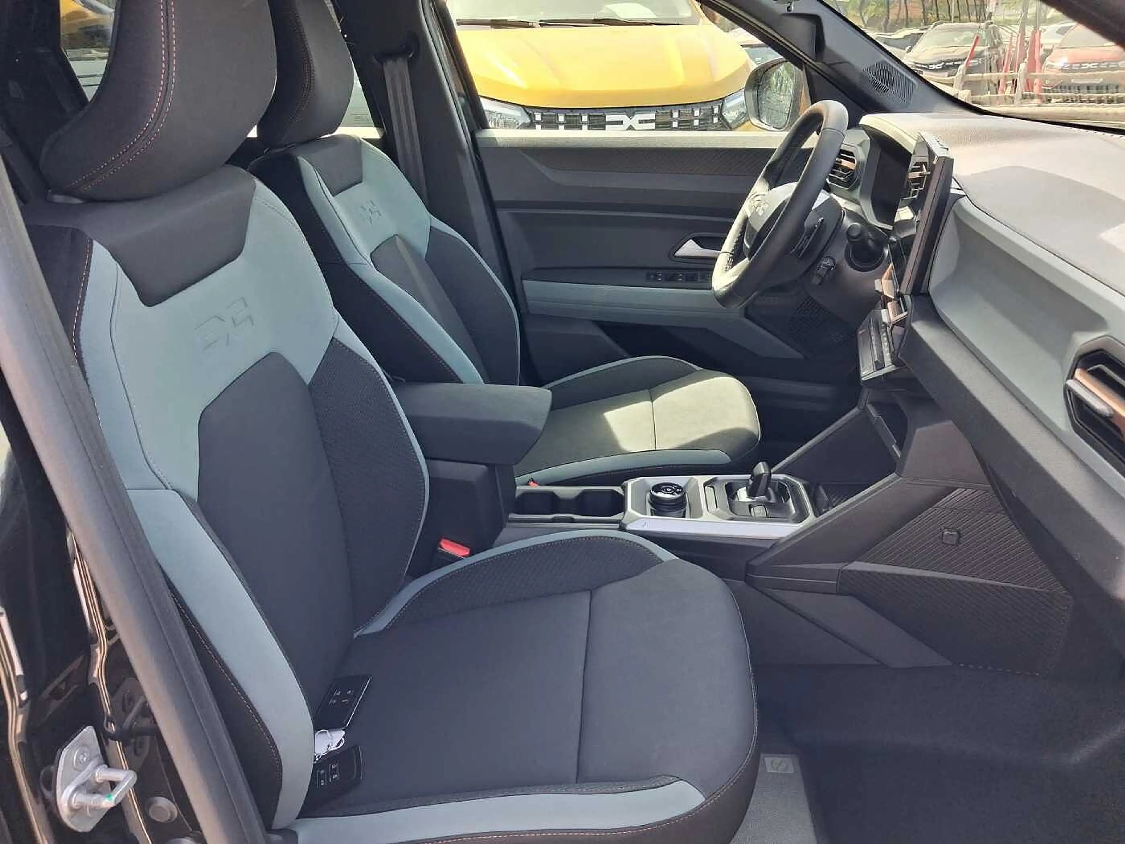 Dacia Duster Extreme Hybrid-G 150 4x4 WINTER+/CITY/TECHNIK — photo 6