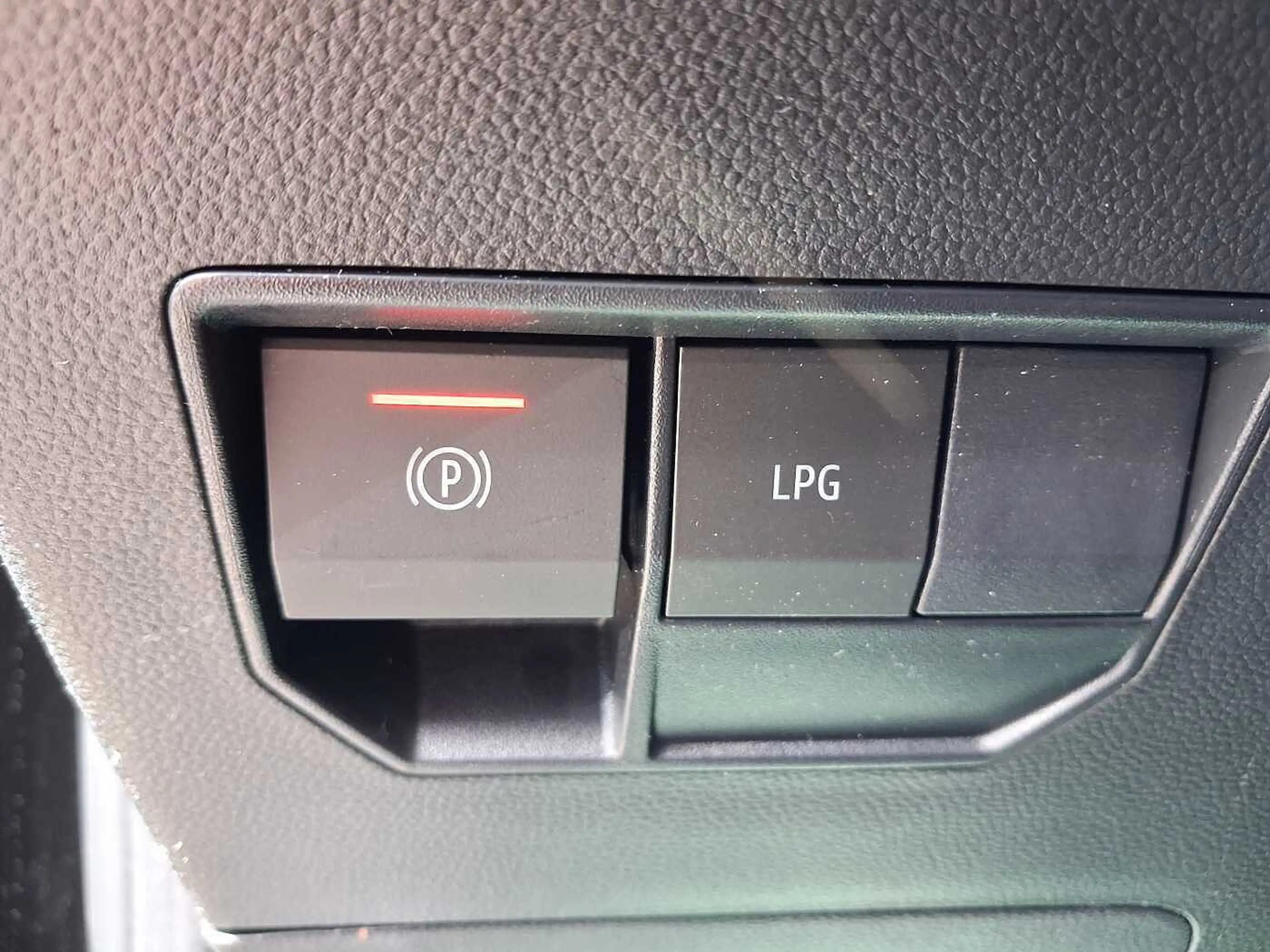 Dacia Duster Extreme Hybrid-G 150 4x4 WINTER+/CITY/TECHNIK — photo 9