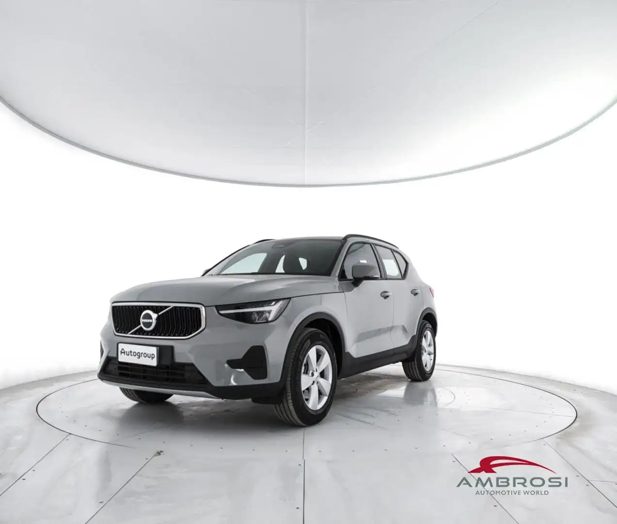 Volvo XC40 B3 Mild hybrid Benzina Essential Grau - 1