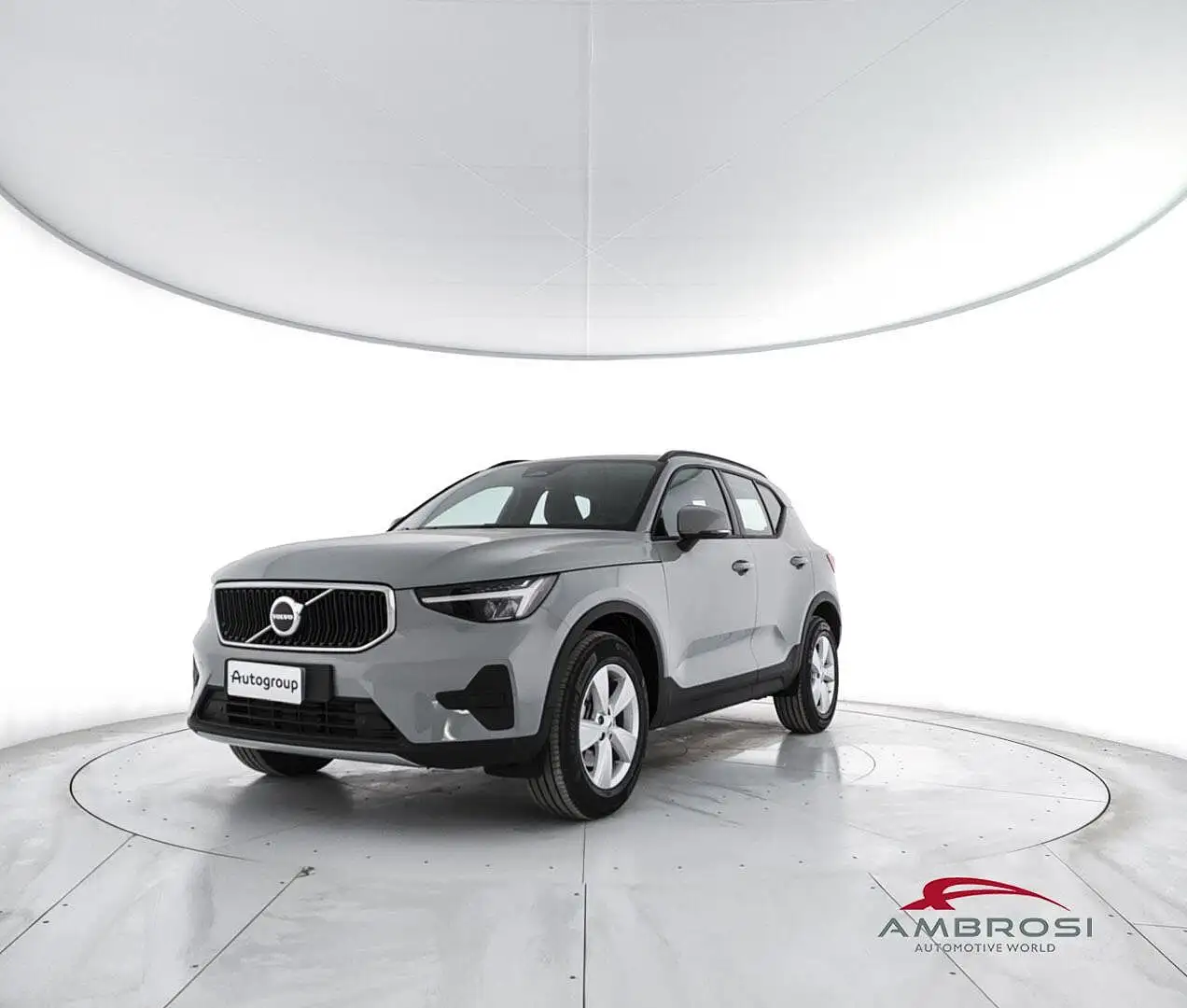 Volvo XC40 B3 Mild hybrid Benzina Essential Grigio - 1