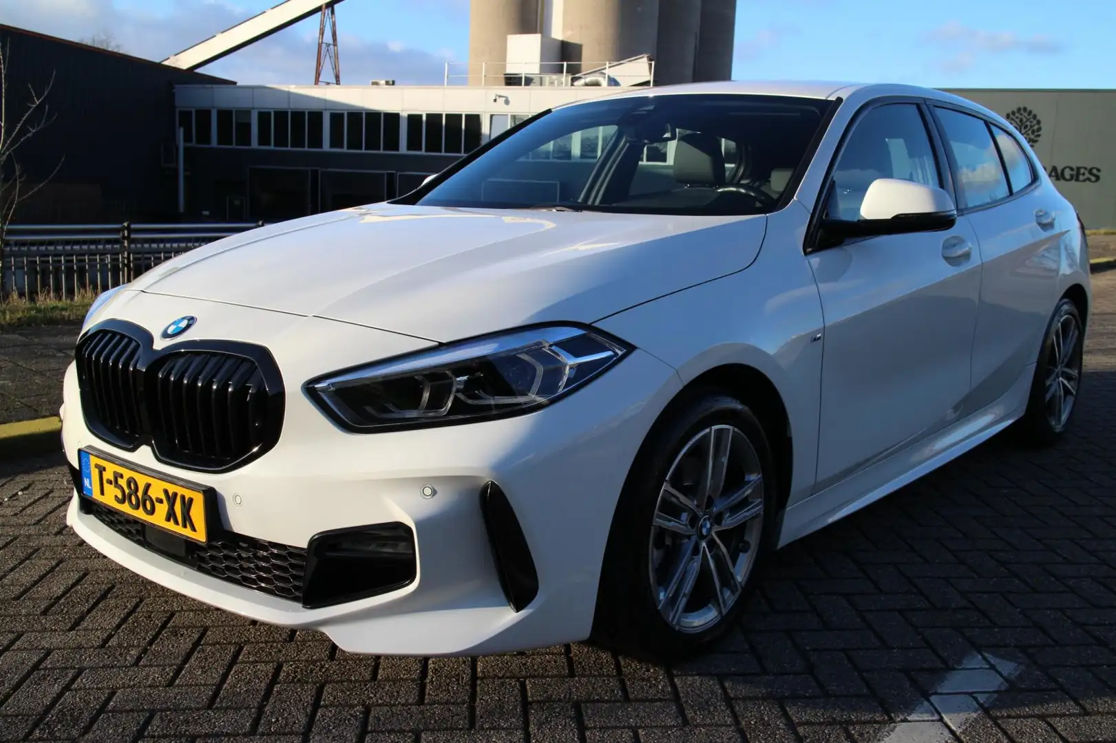 BMW 118 1-serie 118i_AUTOMAAT_LEER_NETTE AUTO_M-SPORT_LUX Wit - 2
