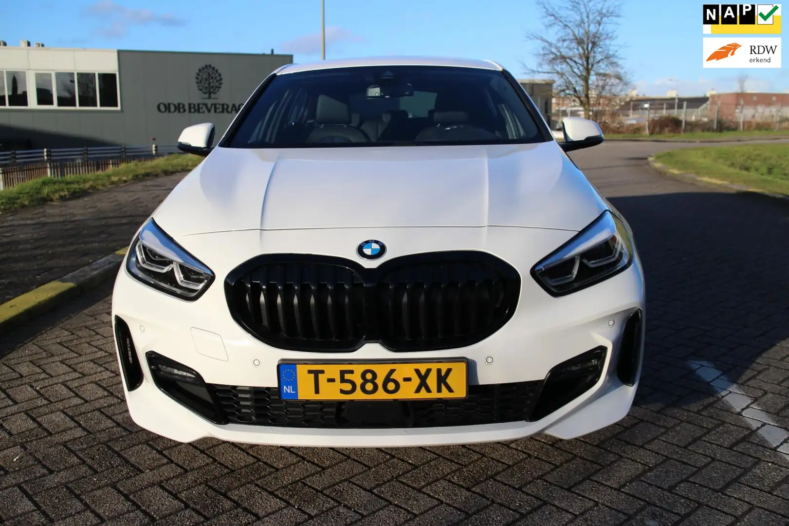 BMW 118 1-serie 118i_AUTOMAAT_LEER_NETTE AUTO_M-SPORT_LUX Wit - 1