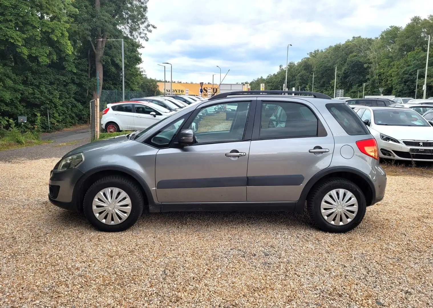 Suzuki SX4 Style 4x4 1.6*Navi*SZH*Klimaaut*M+S*Keyless* Gris - 2