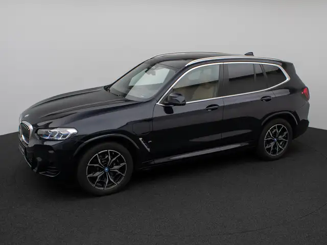 BMW X3 view 12
