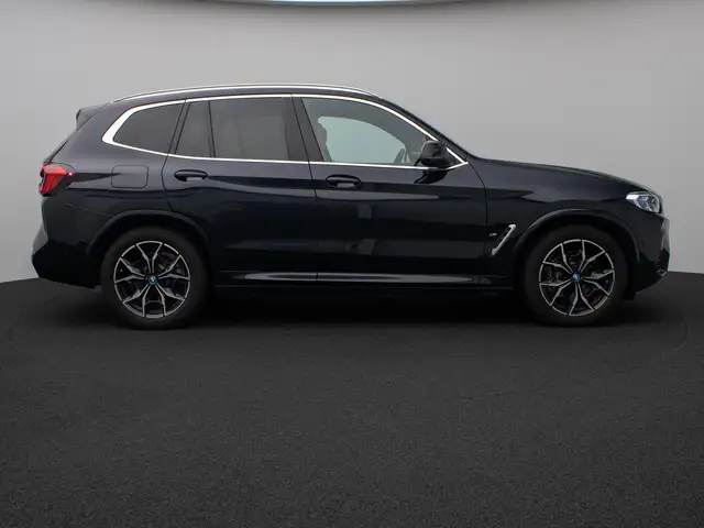 BMW X3 view 5