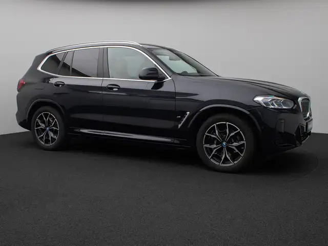 BMW X3 view 4