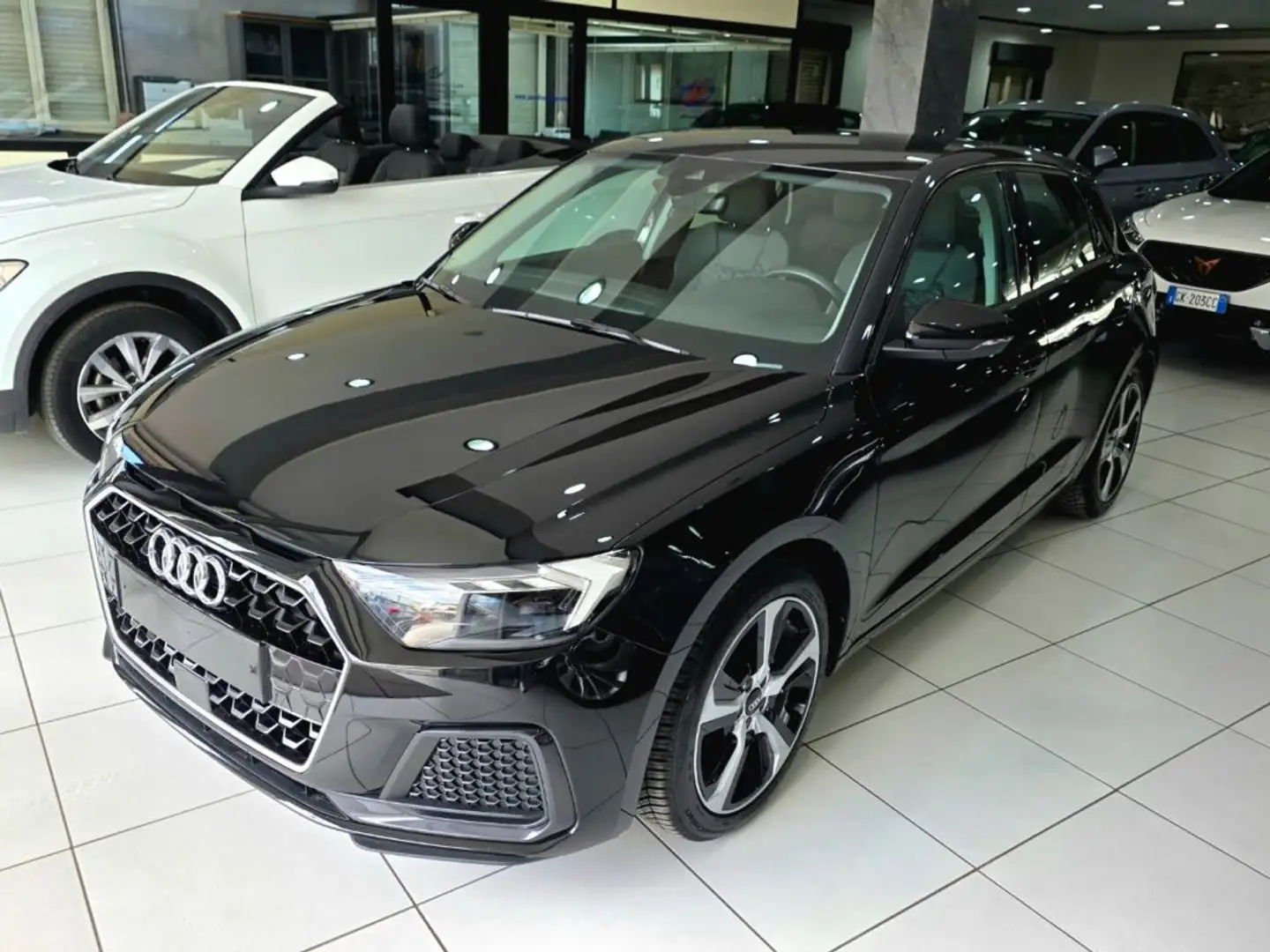 Audi A1 NEW SportBack 25 1.0 TFSI Advanced Admired Noir - 1