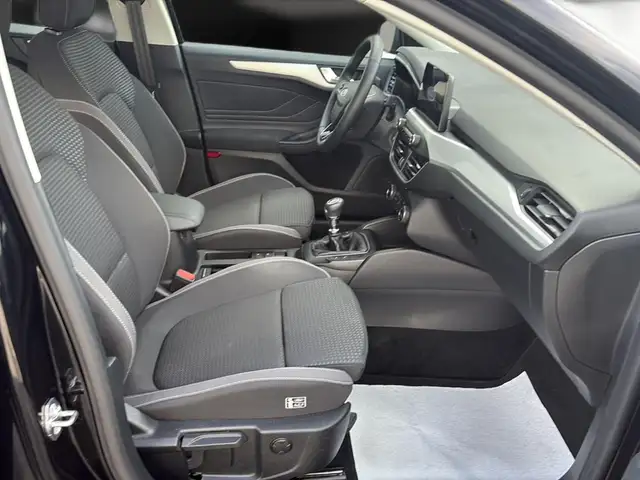 Ford Focus view 13