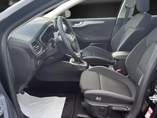 Ford Focus view 14