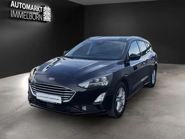Ford Focus view 3
