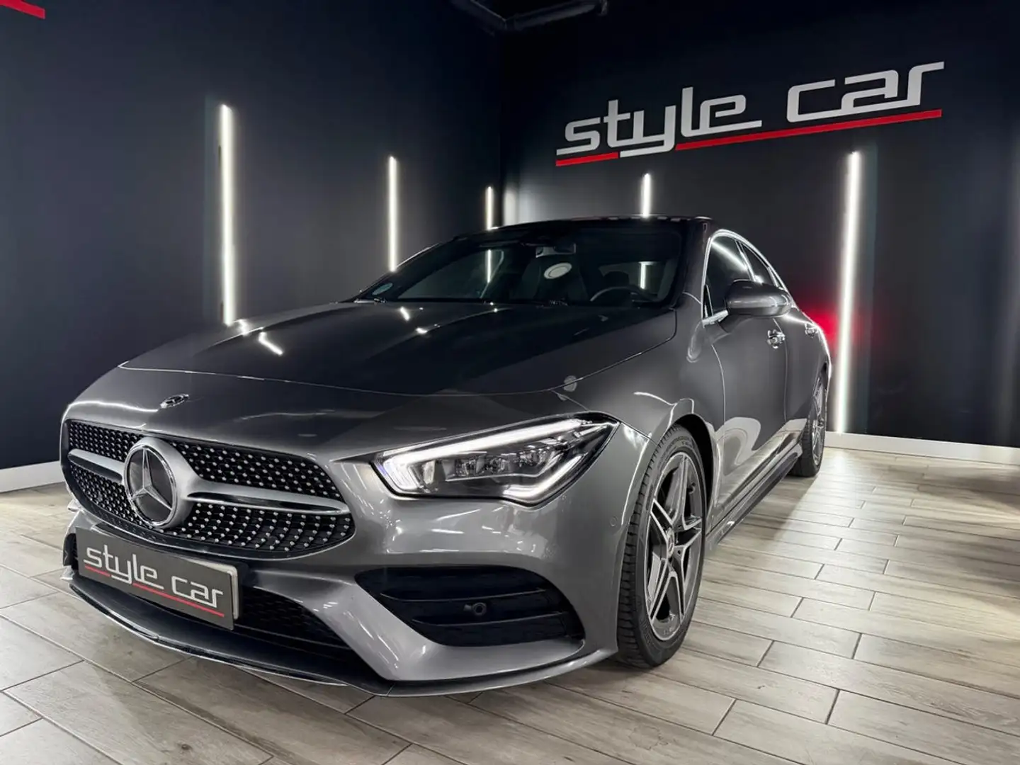 Mercedes-Benz CLA 200 Gris - 1