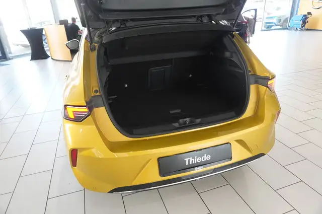 Opel Astra view 12